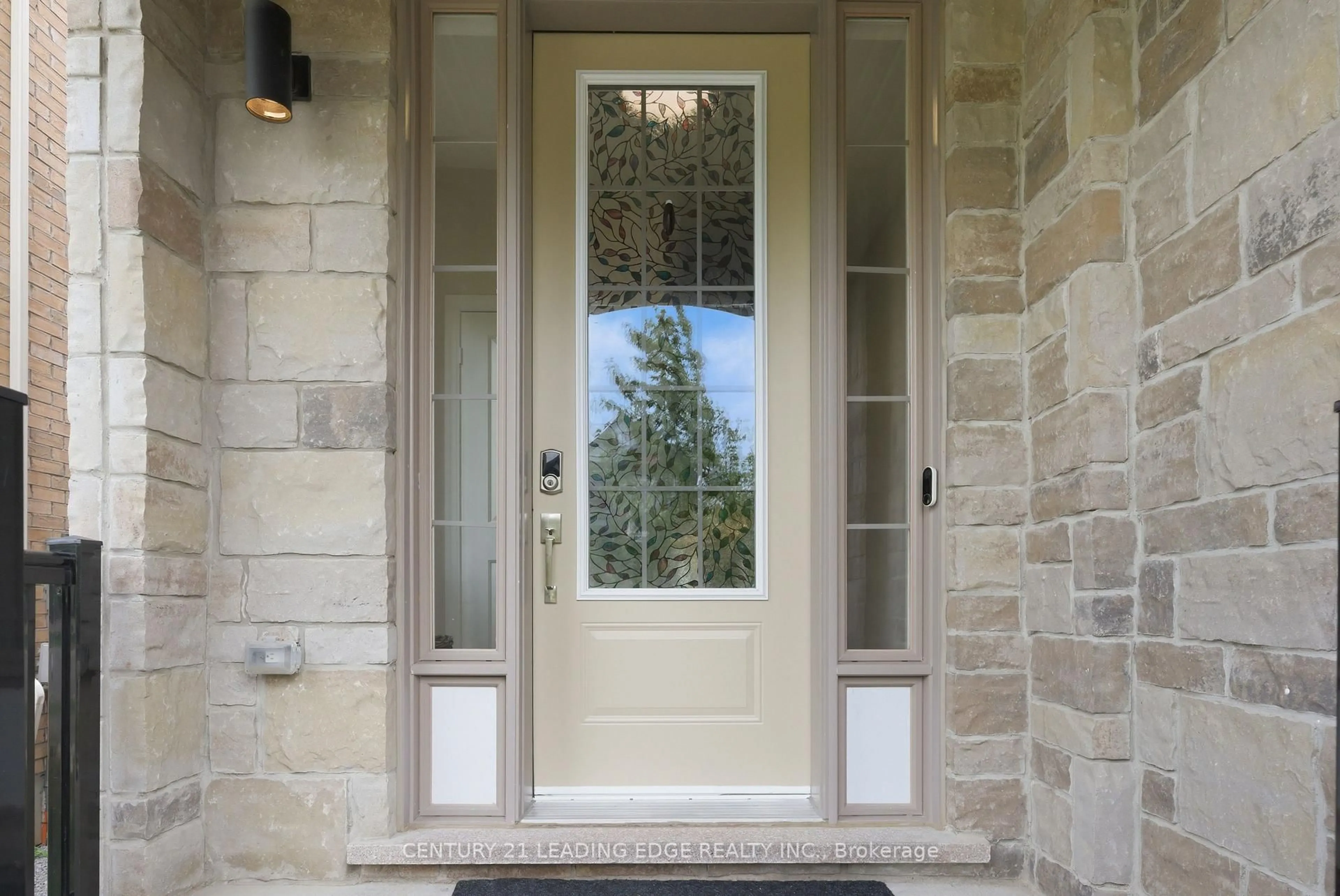 Indoor entryway for 27 Christine Elliott Ave, Whitby Ontario L1P 0B8