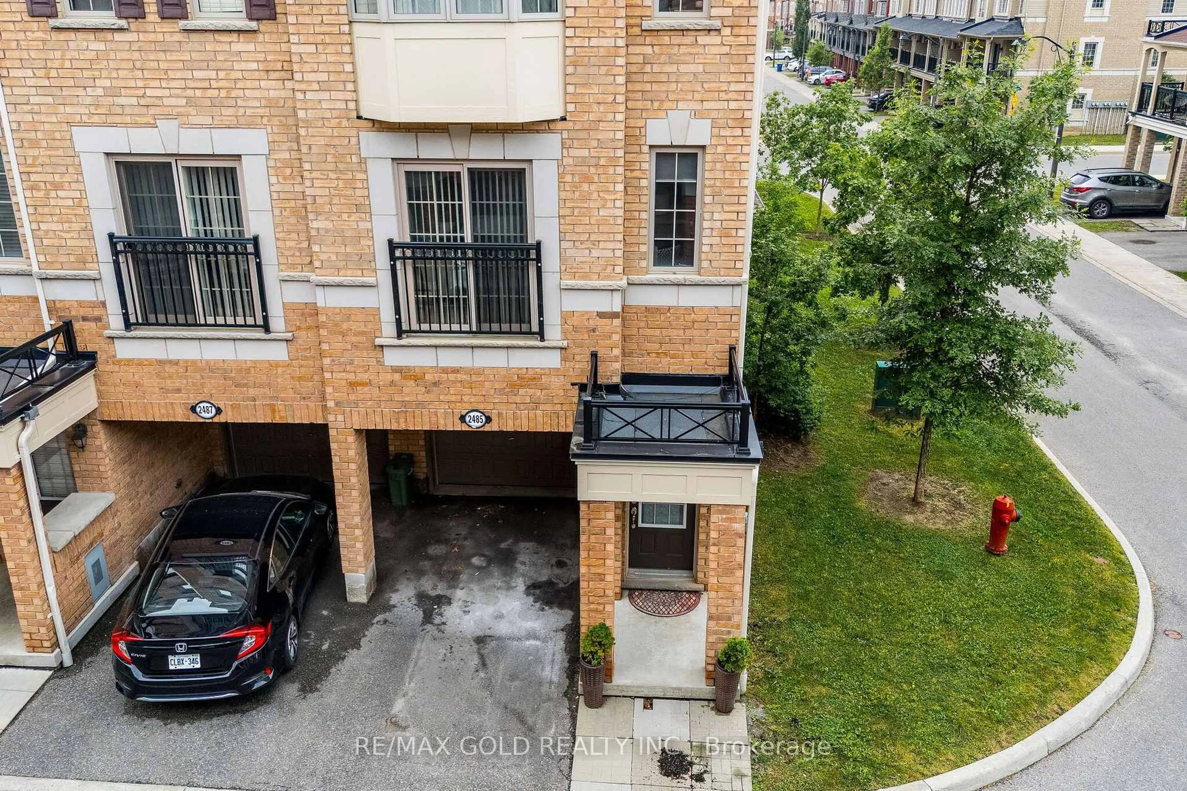 A pic from outside/outdoor area/front of a property/back of a property/a pic from drone, city buildings view from balcony for 2485 Rosedrop Path, Oshawa Ontario L1L 0L2
