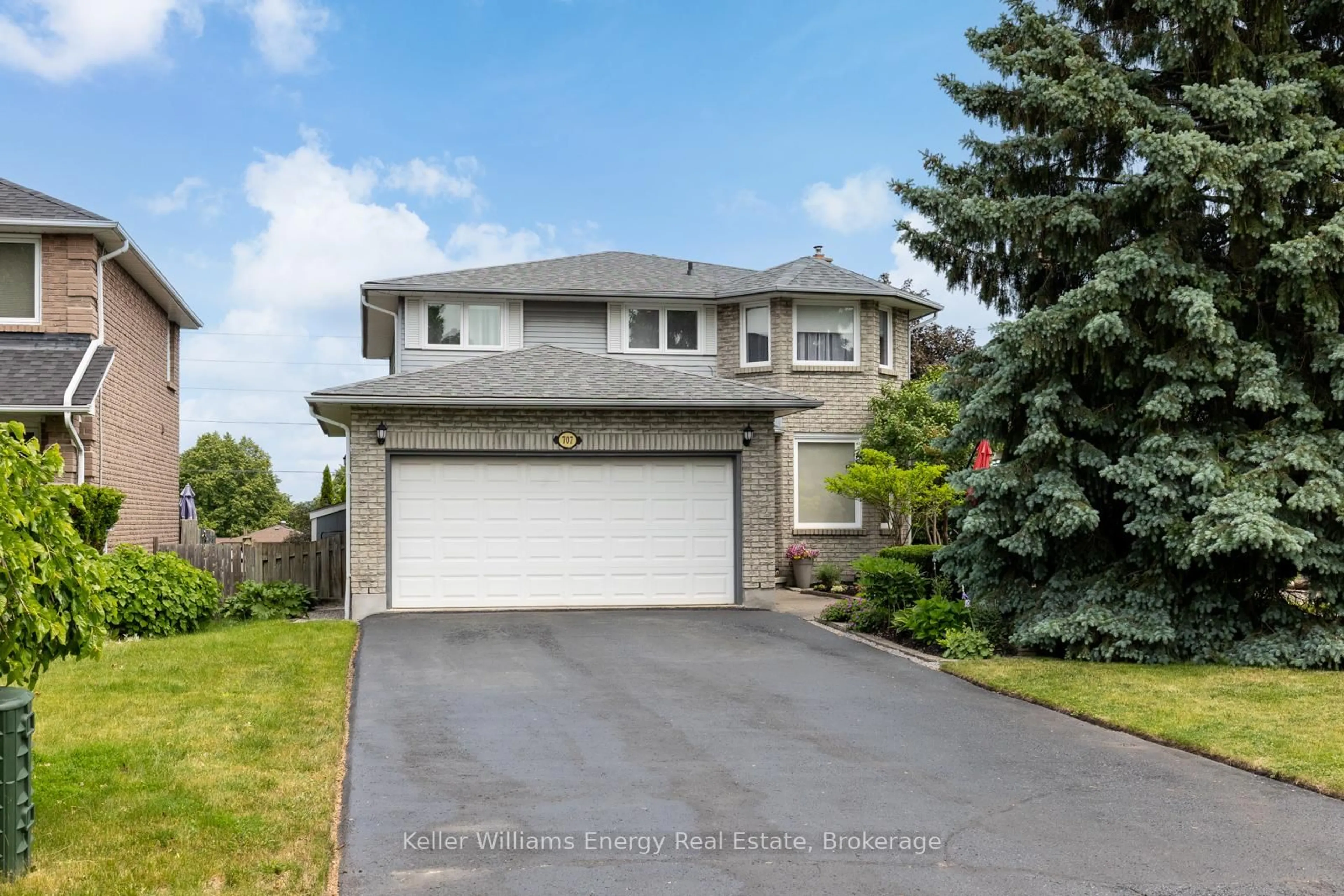 Home with vinyl exterior material, street for 707 Whistler Dr, Oshawa Ontario L1J 7N9