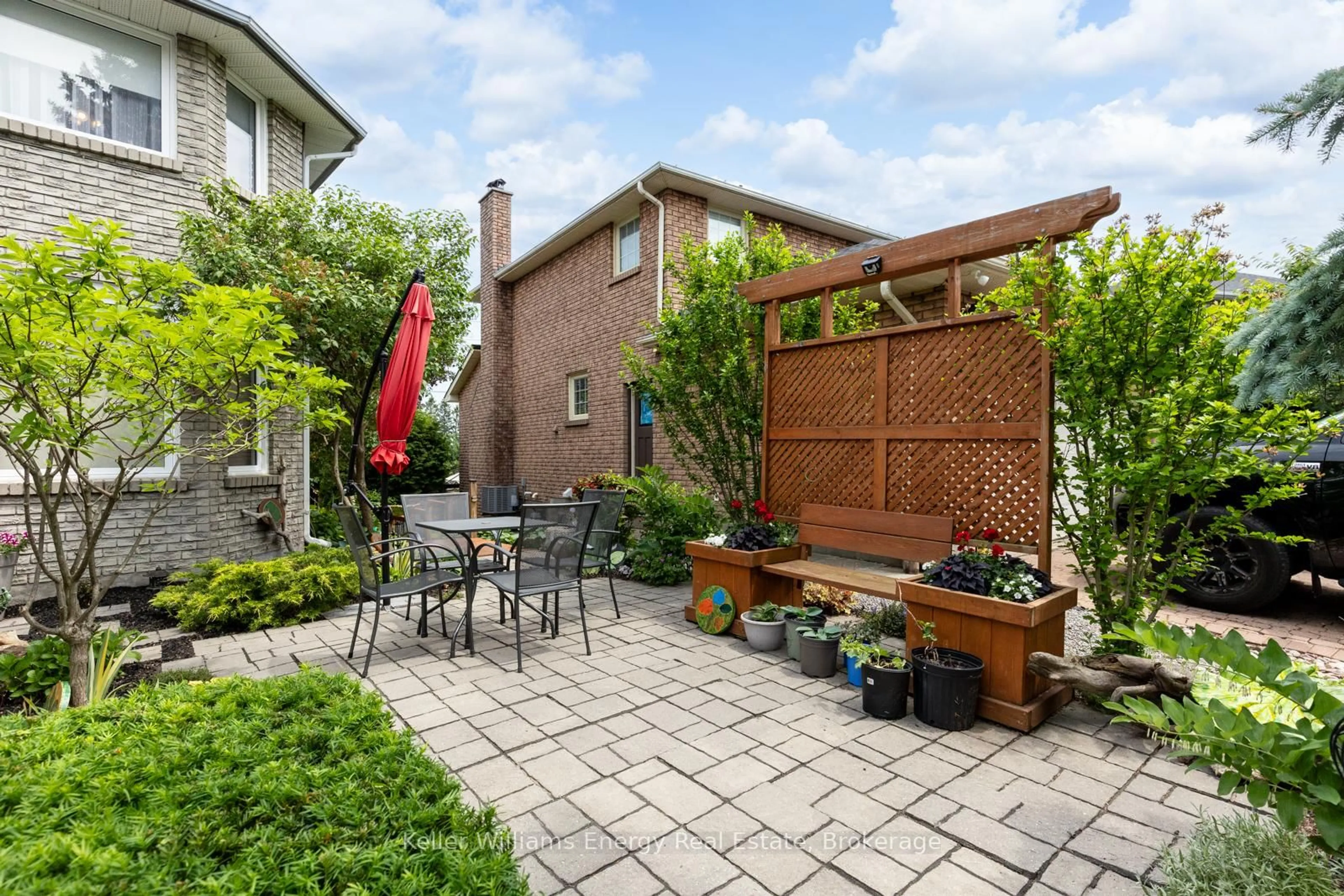 Patio, street for 707 Whistler Dr, Oshawa Ontario L1J 7N9
