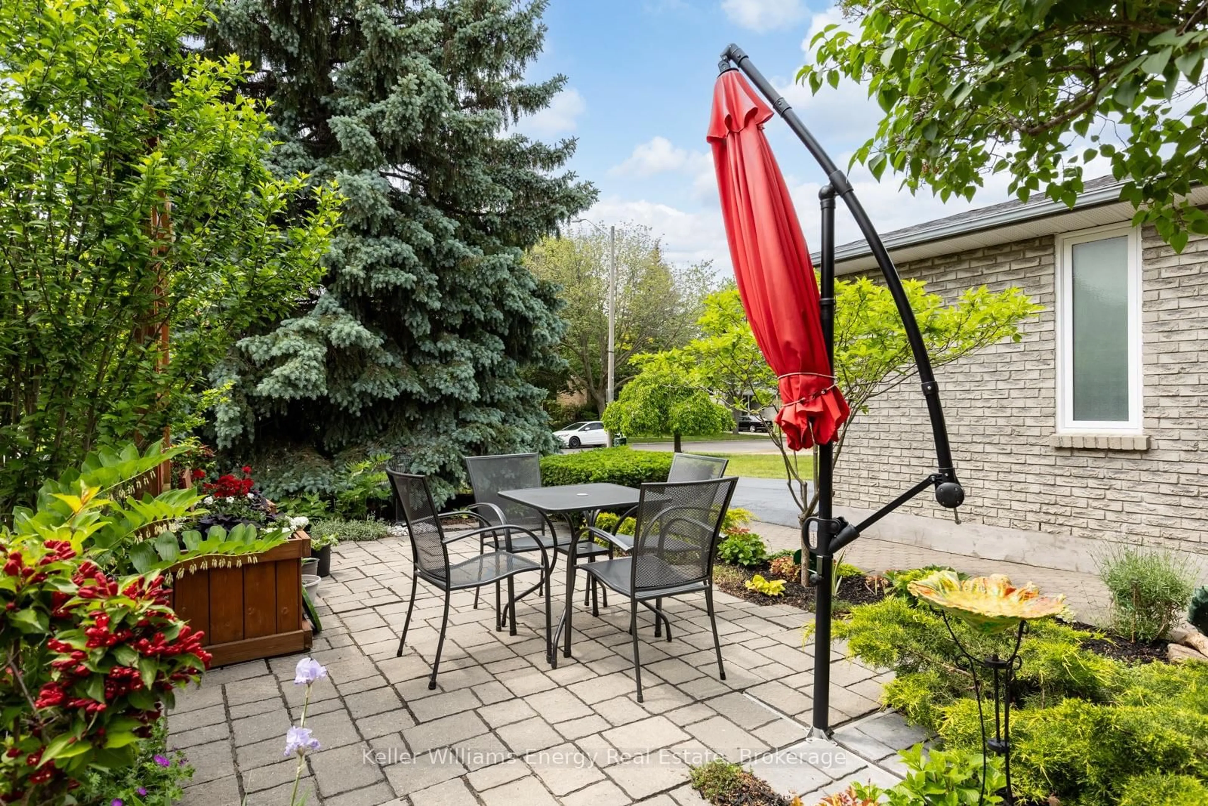 Patio, street for 707 Whistler Dr, Oshawa Ontario L1J 7N9