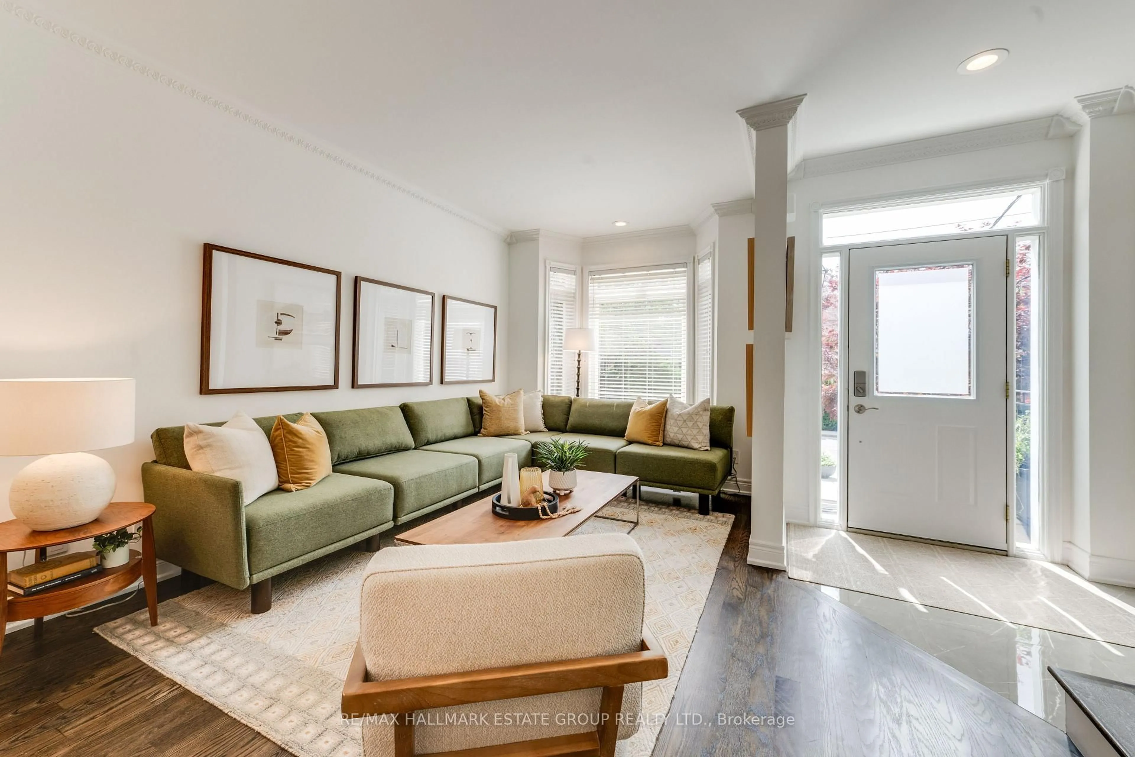 Living room with furniture, unknown for 51 Stanhope Ave, Toronto Ontario M4K 3N4
