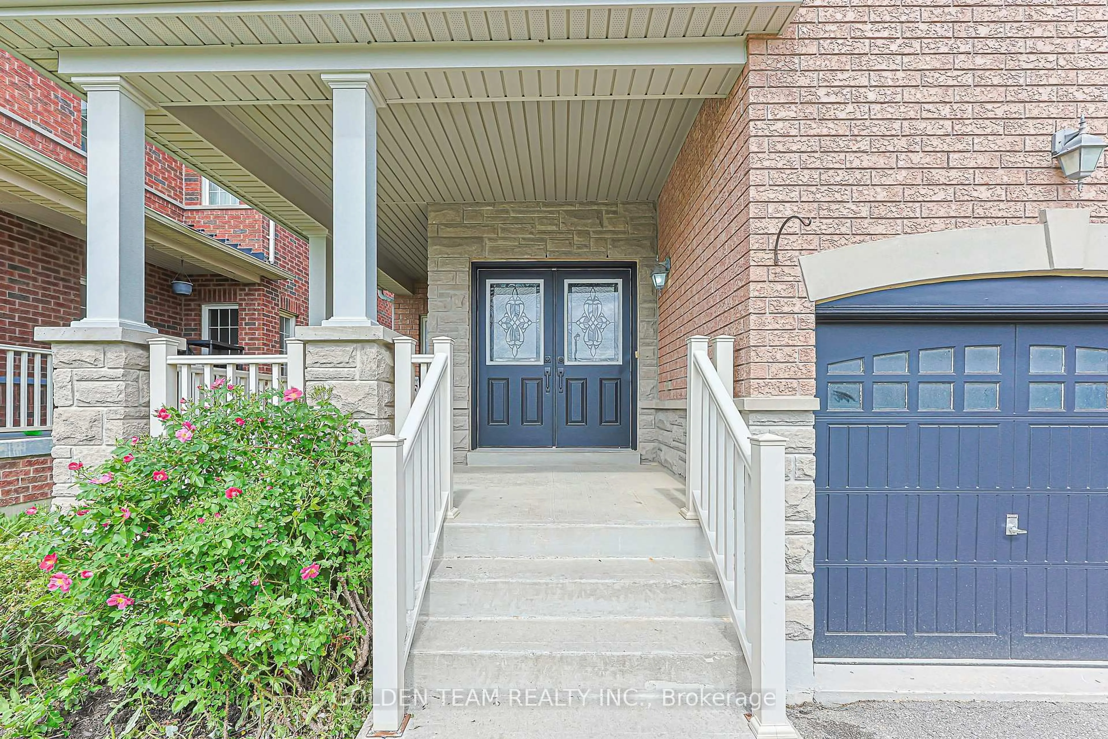 Indoor entryway for 1855 Grandview St, Oshawa Ontario L1K 0J4