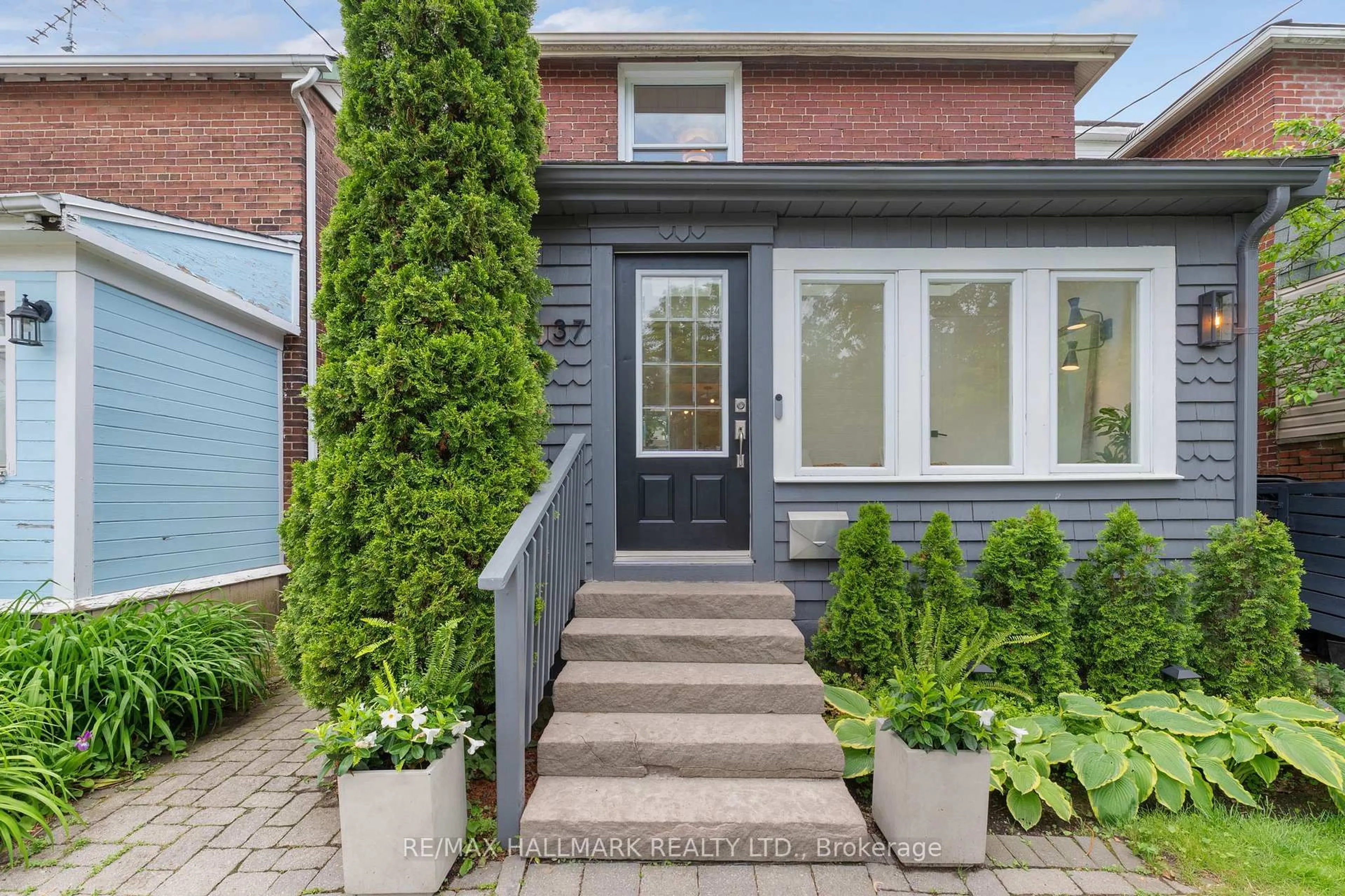 Home with brick exterior material, street for 37 Winston Ave, Toronto Ontario M1N 1W2