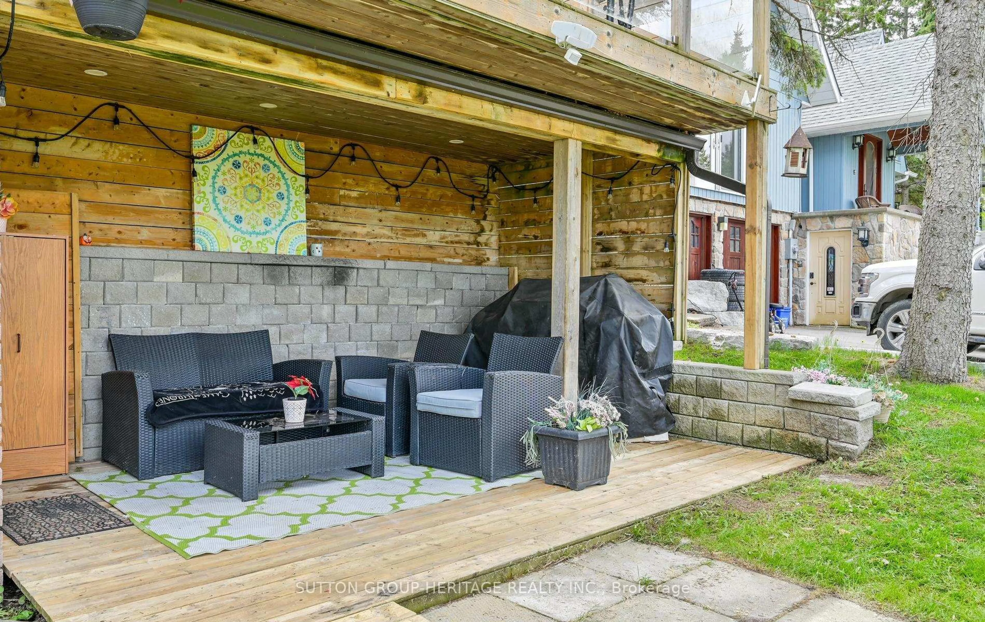 Patio, street for 381 Fralicks Beach Rd, Scugog Ontario L9L 1B6