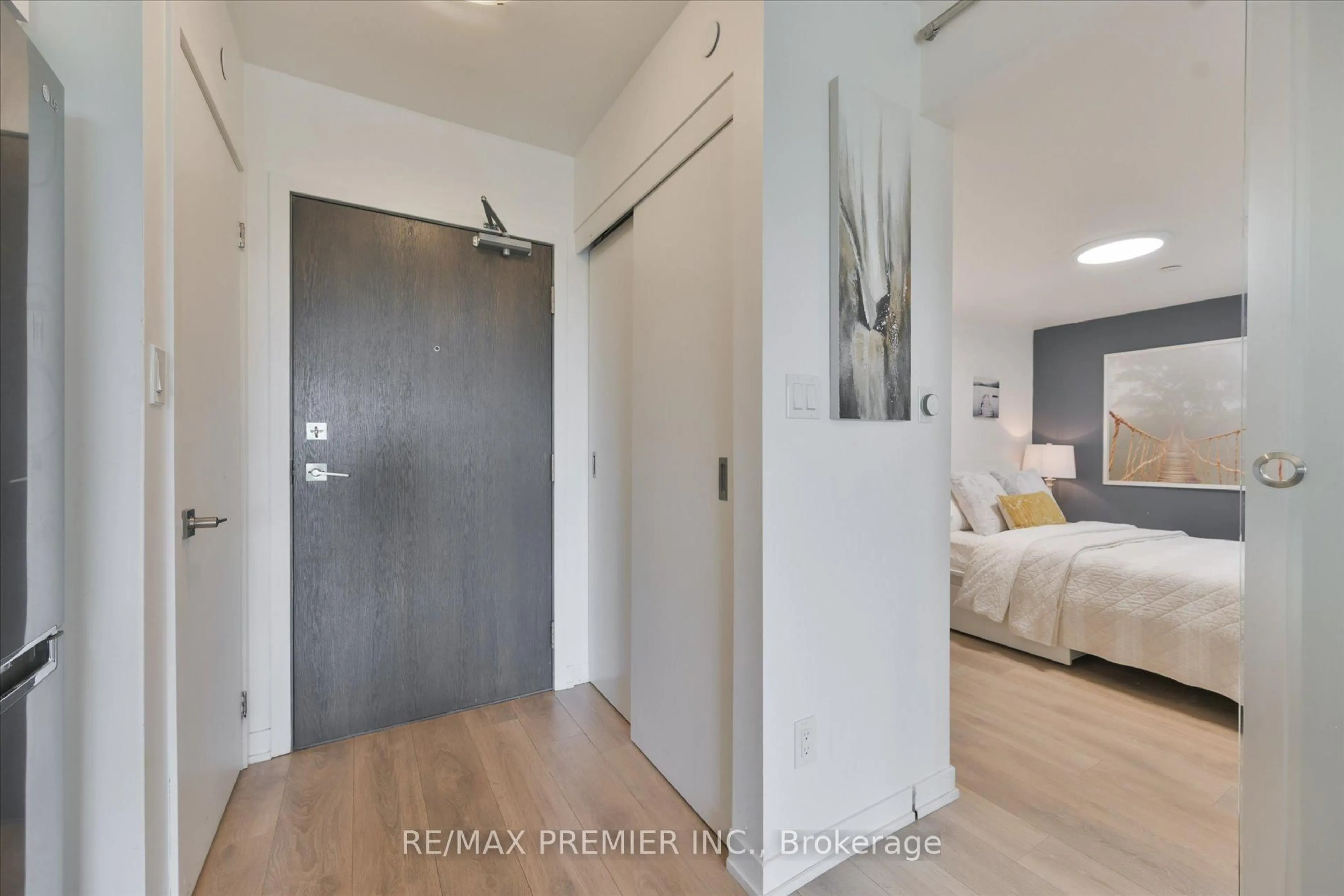 Indoor entryway for 1401 O'Connor Dr #504, Toronto Ontario M4B 2V5