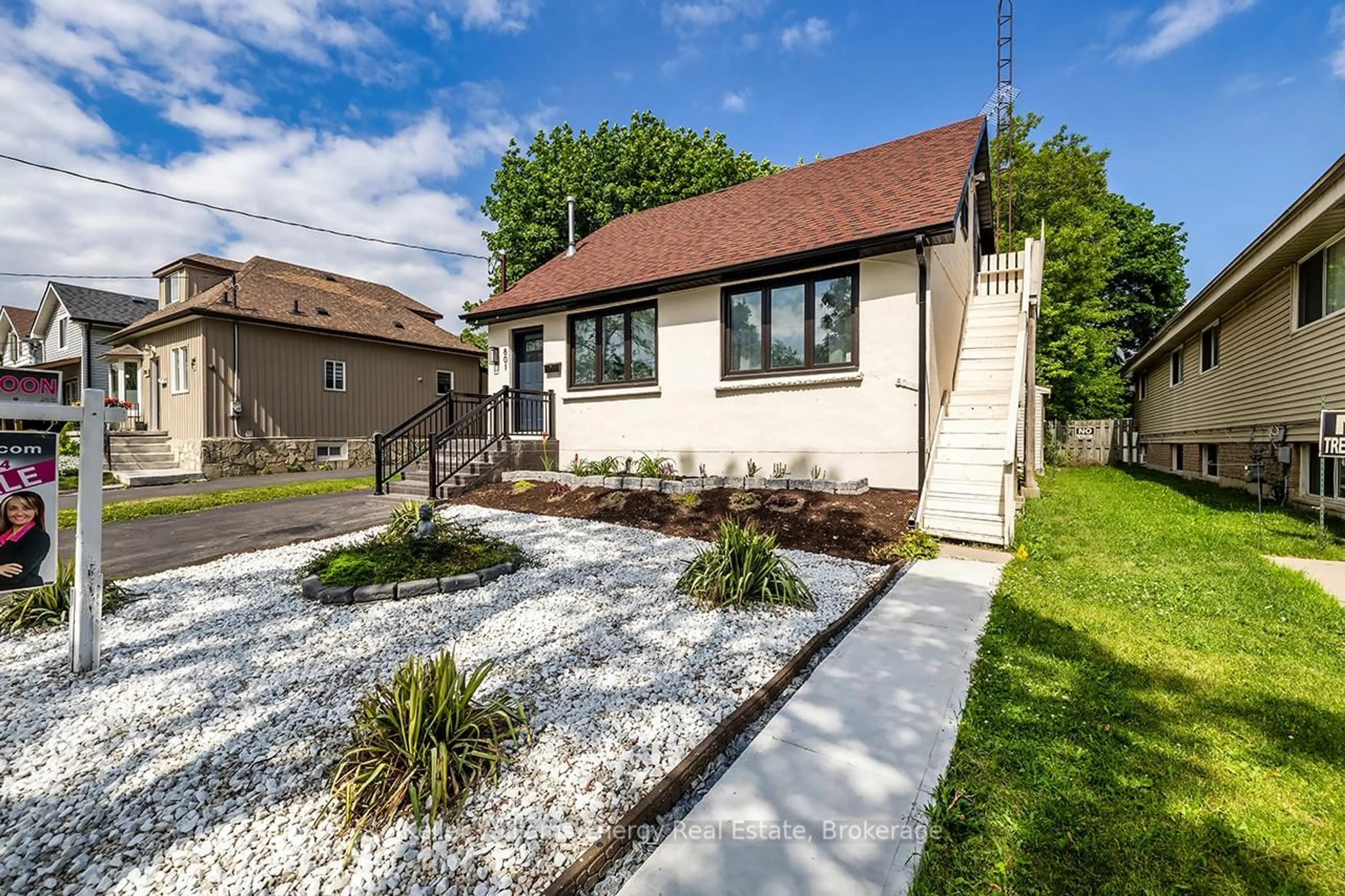 Home with brick exterior material, street for 801 Gordon St, Oshawa Ontario L1H 4V8