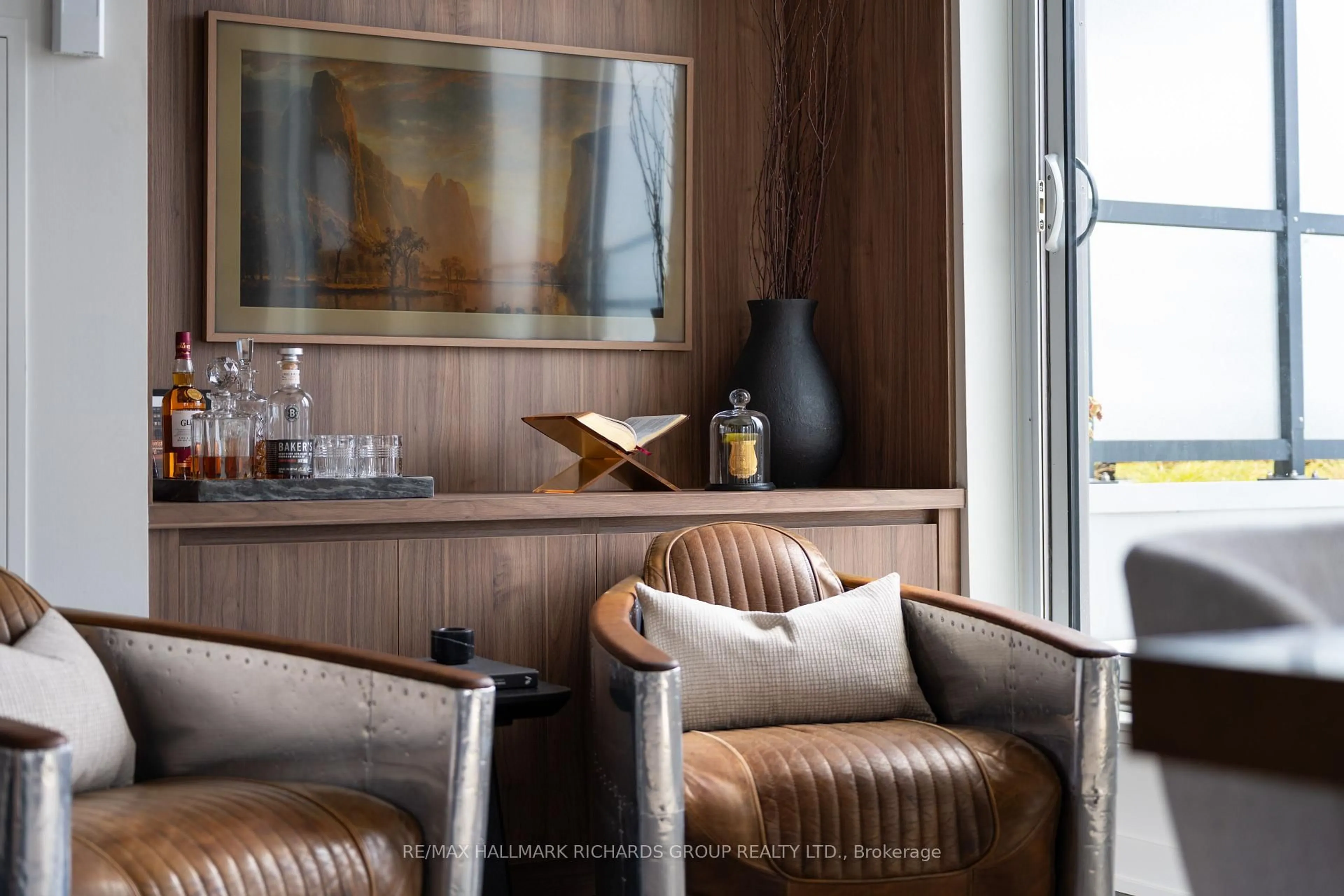 Living room with furniture, unknown for 1161 Kingston Rd #PH701, Toronto Ontario M1N 1P2