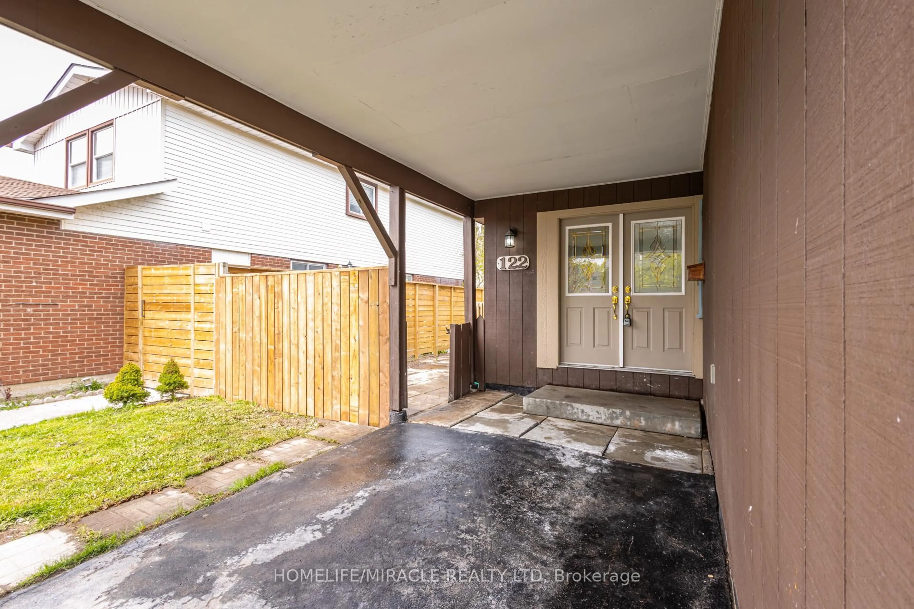 Patio, street for 122 Ormond Dr, Oshawa Ontario L1G 6T4