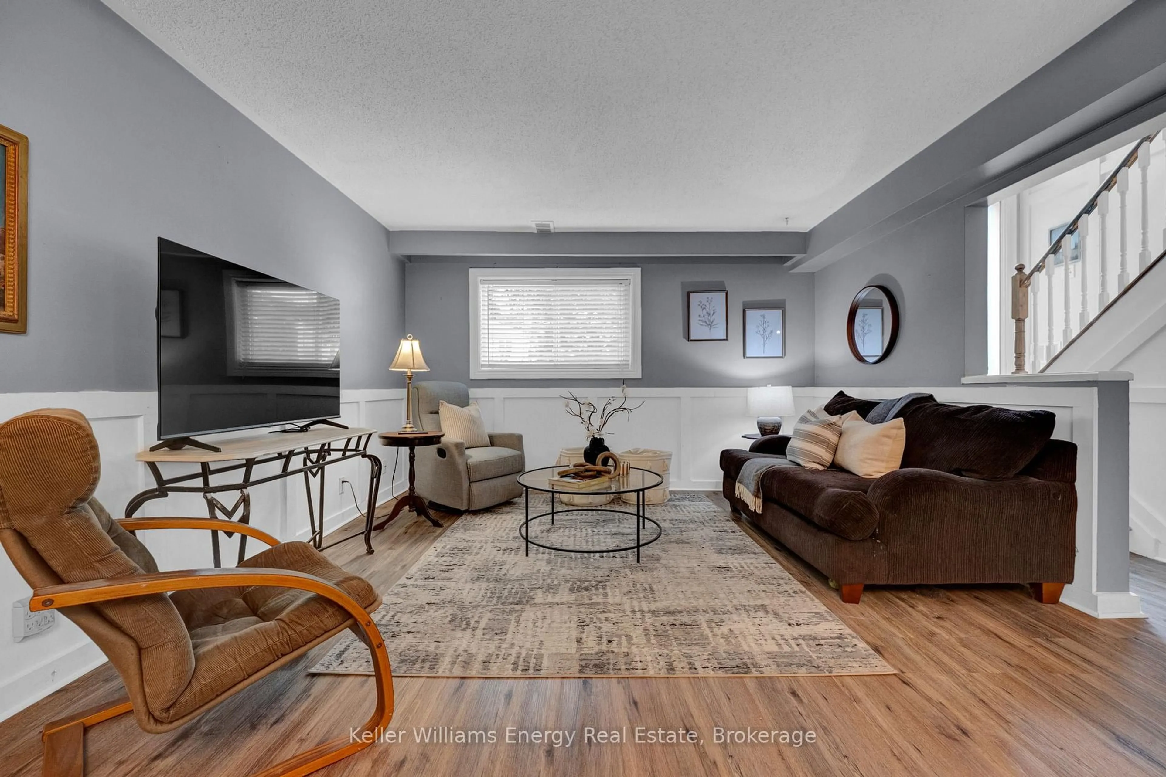 Living room with furniture, unknown for 906 Centre St, Whitby Ontario L1N 4V1