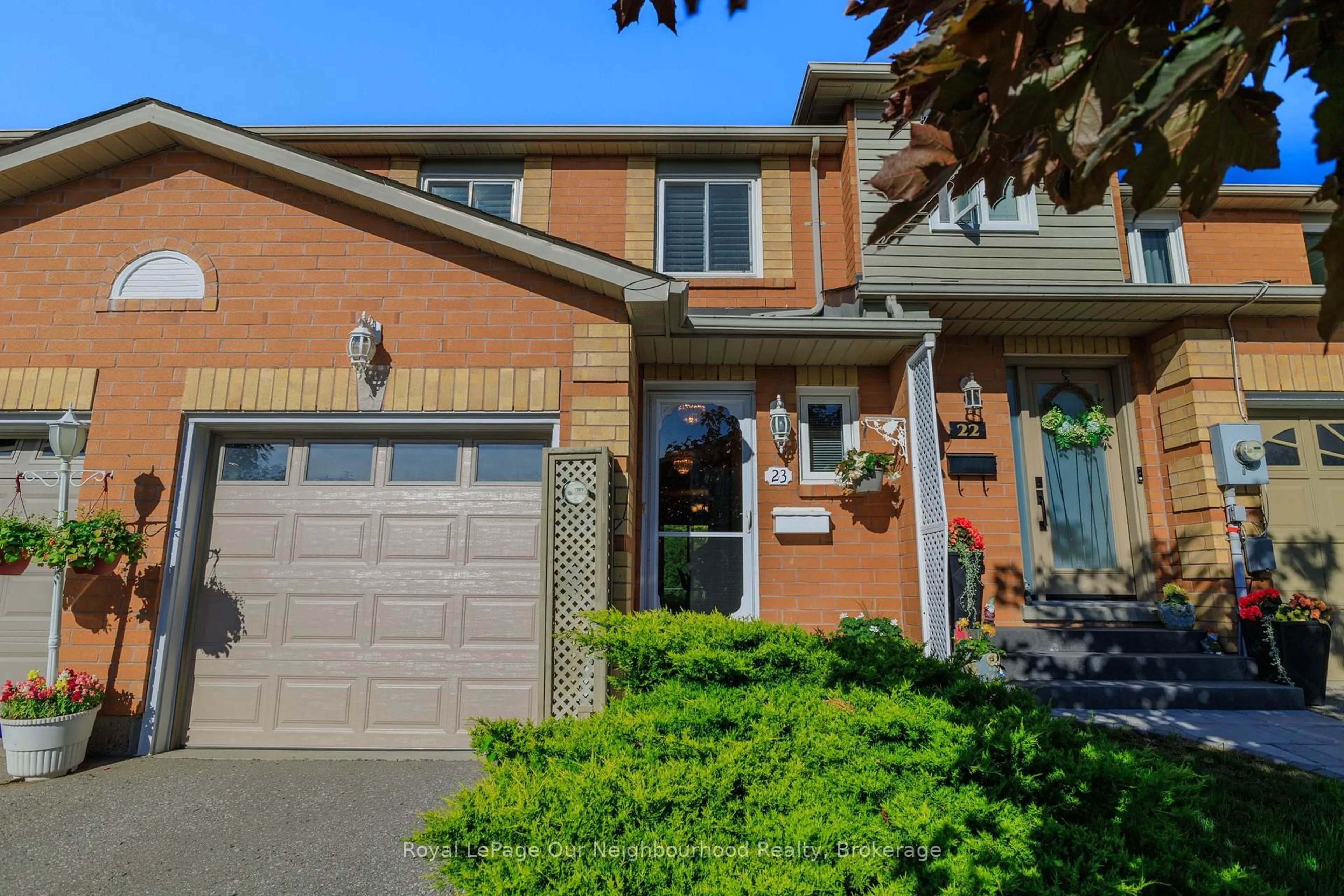 Home with brick exterior material, street for 811 Wilson Rd #23, Oshawa Ontario L1G 7Z5