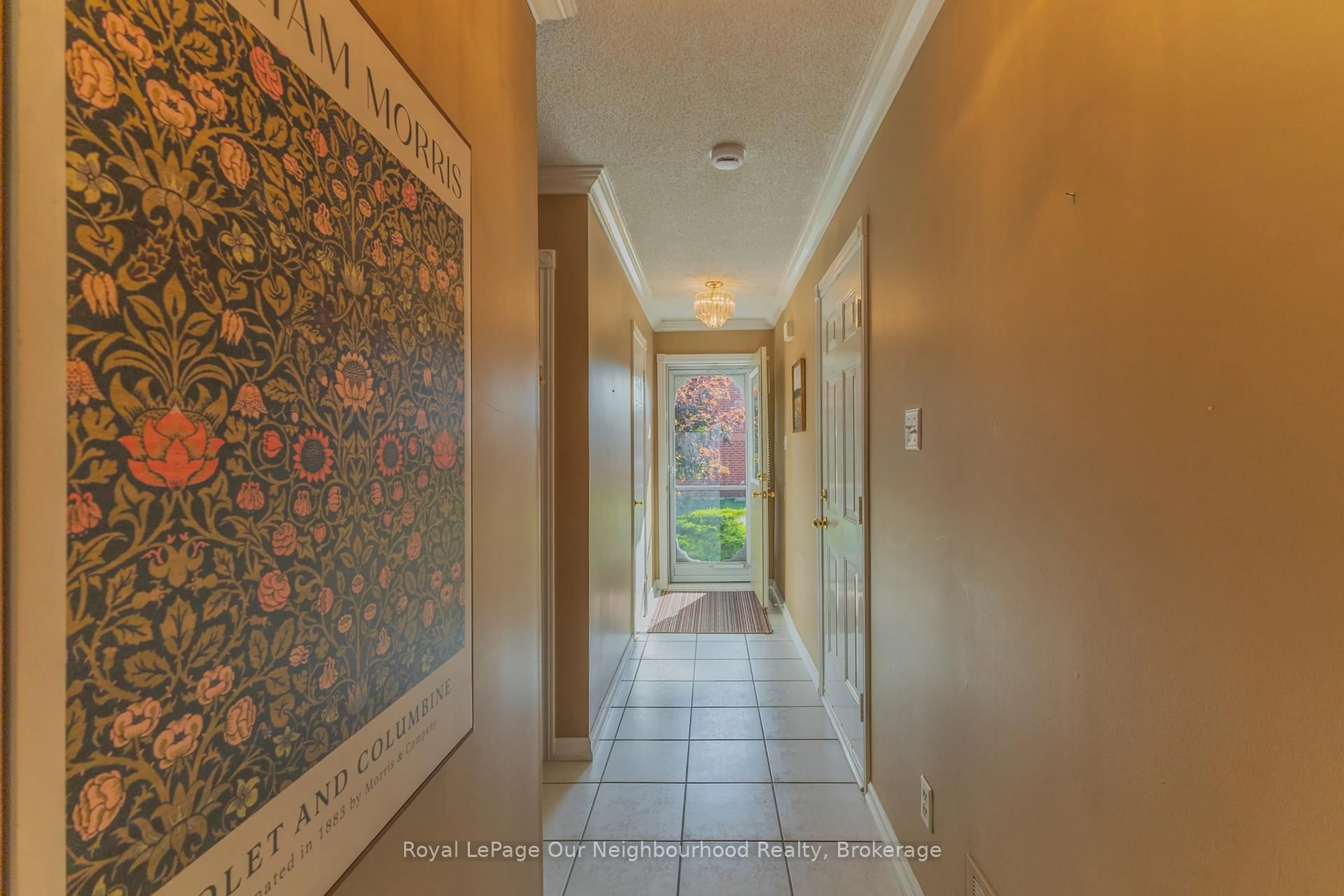 Indoor entryway for 811 Wilson Rd #23, Oshawa Ontario L1G 7Z5