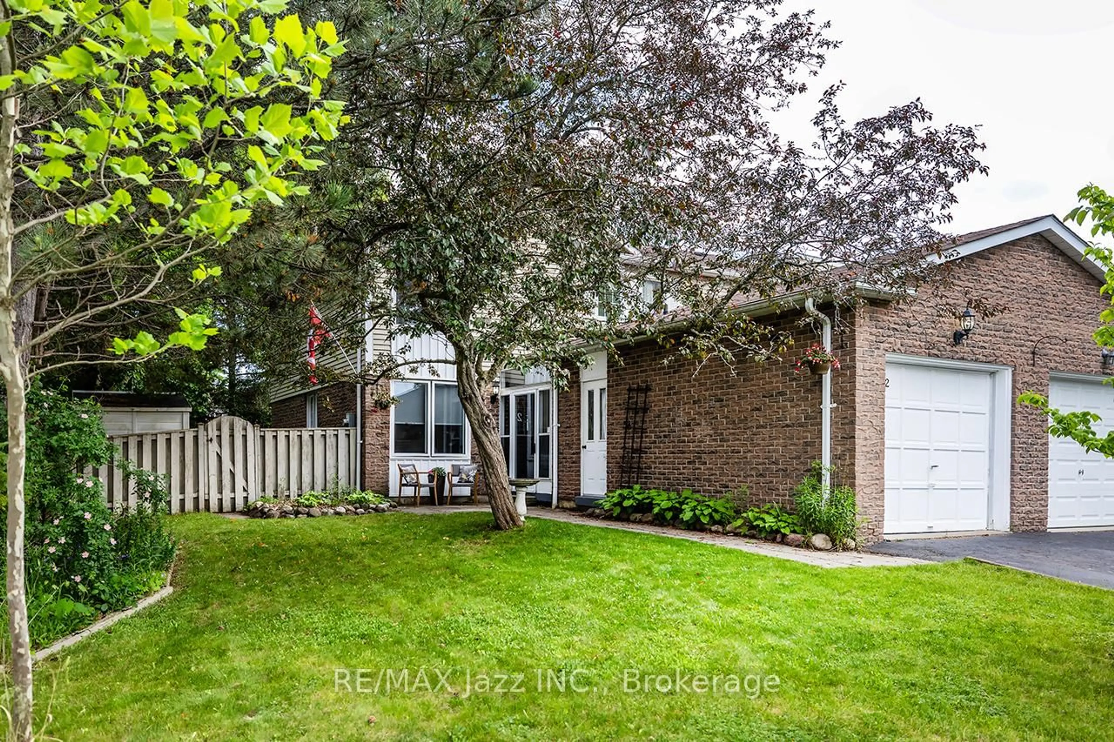 Unknown for 2 Barrow Crt, Whitby Ontario L1P 1E4