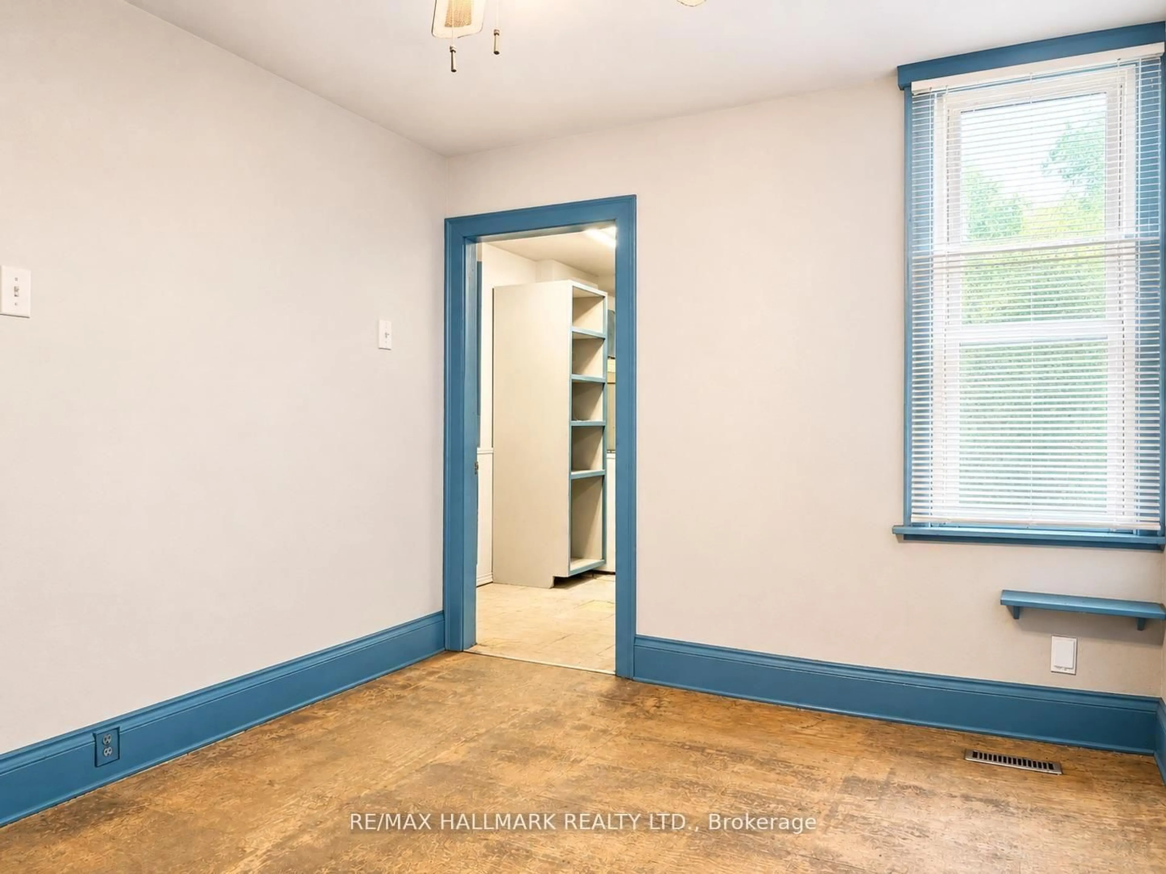 Unknown for 71 Boulton Ave, Toronto Ontario M4M 2J4