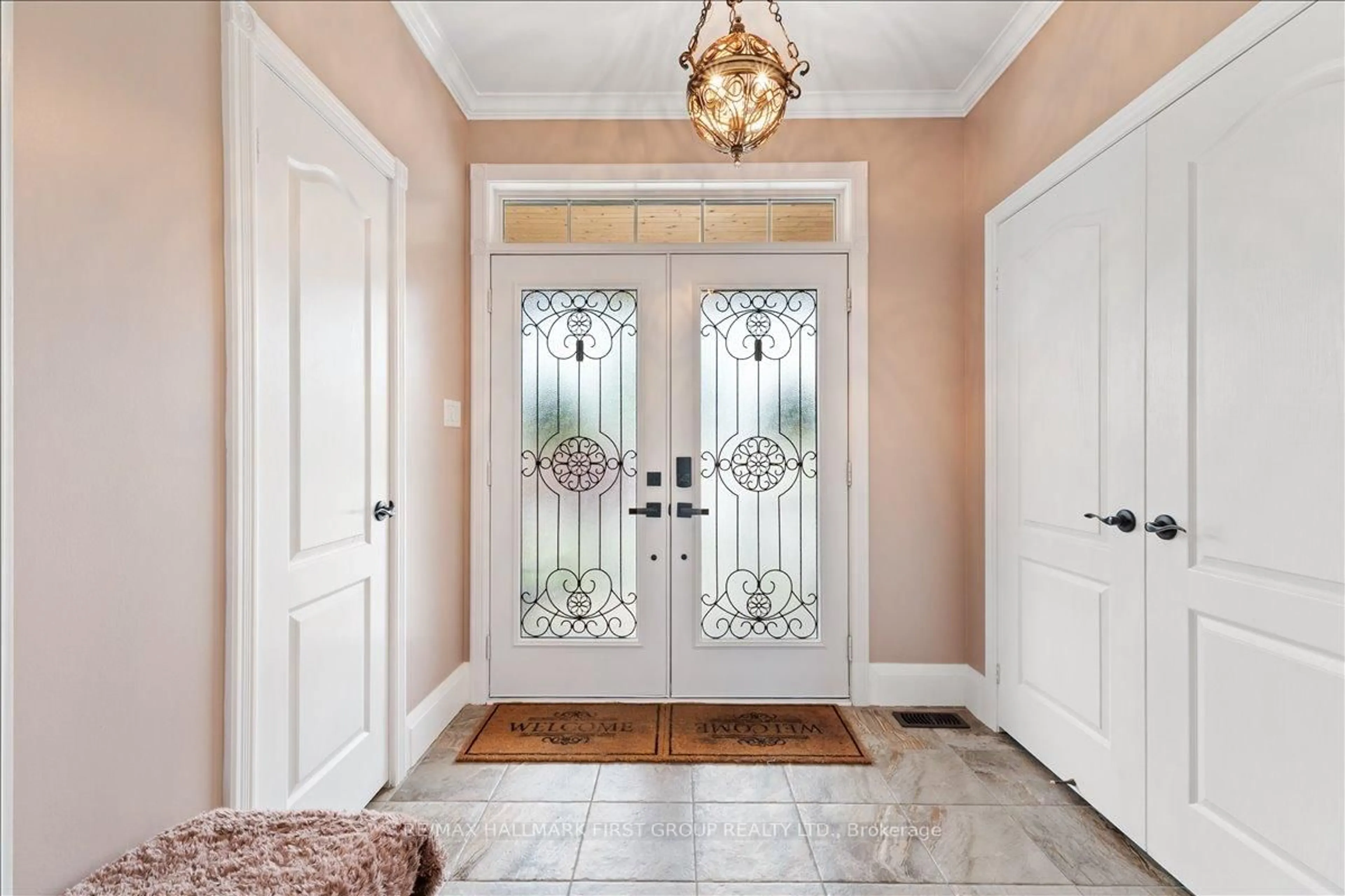 Indoor entryway for 127 Grady Dr, Clarington Ontario L1B 0C6