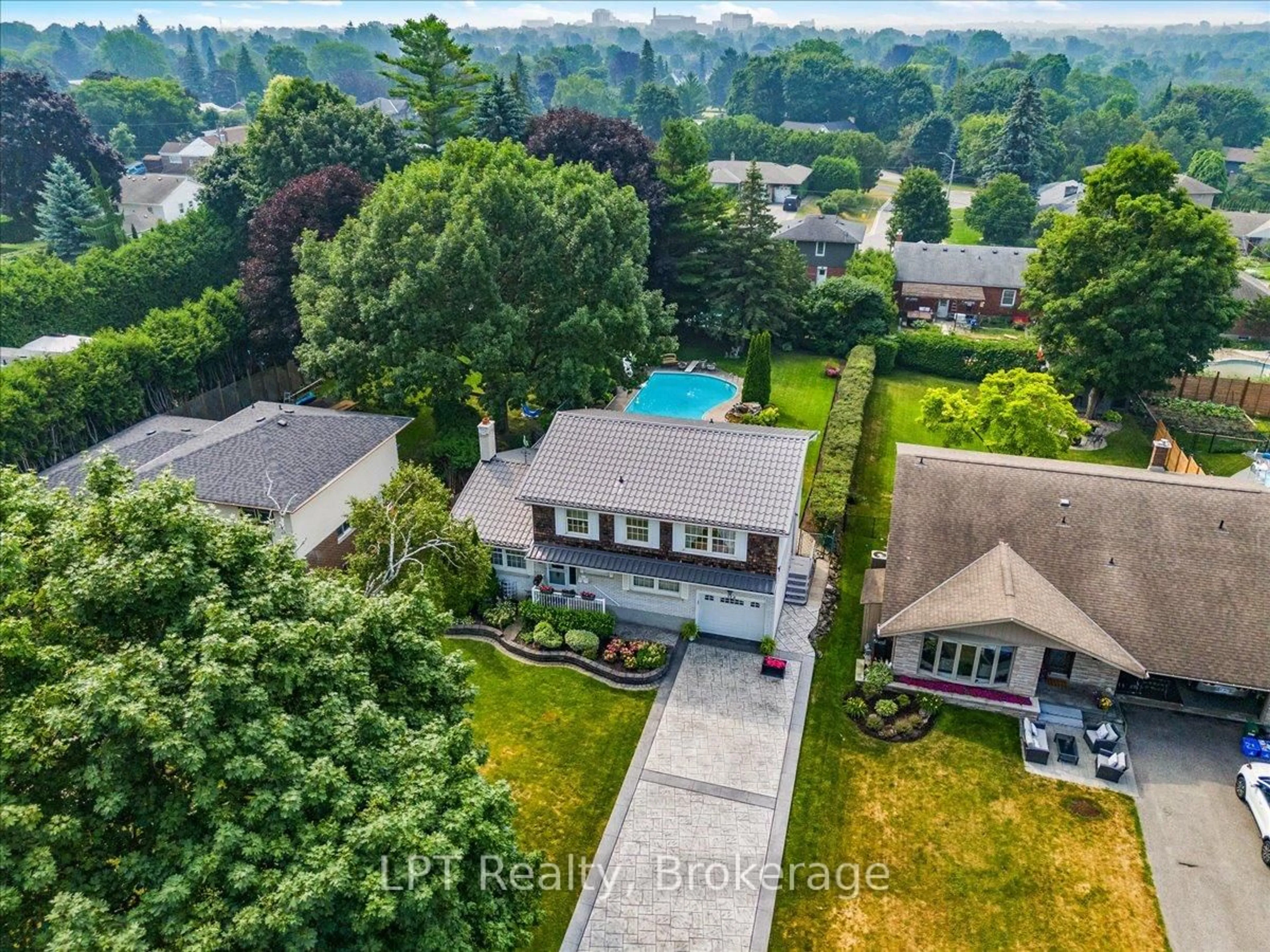 A pic from outside/outdoor area/front of a property/back of a property/a pic from drone, unknown for 173 Switzer Dr, Oshawa Ontario L1G 3J6