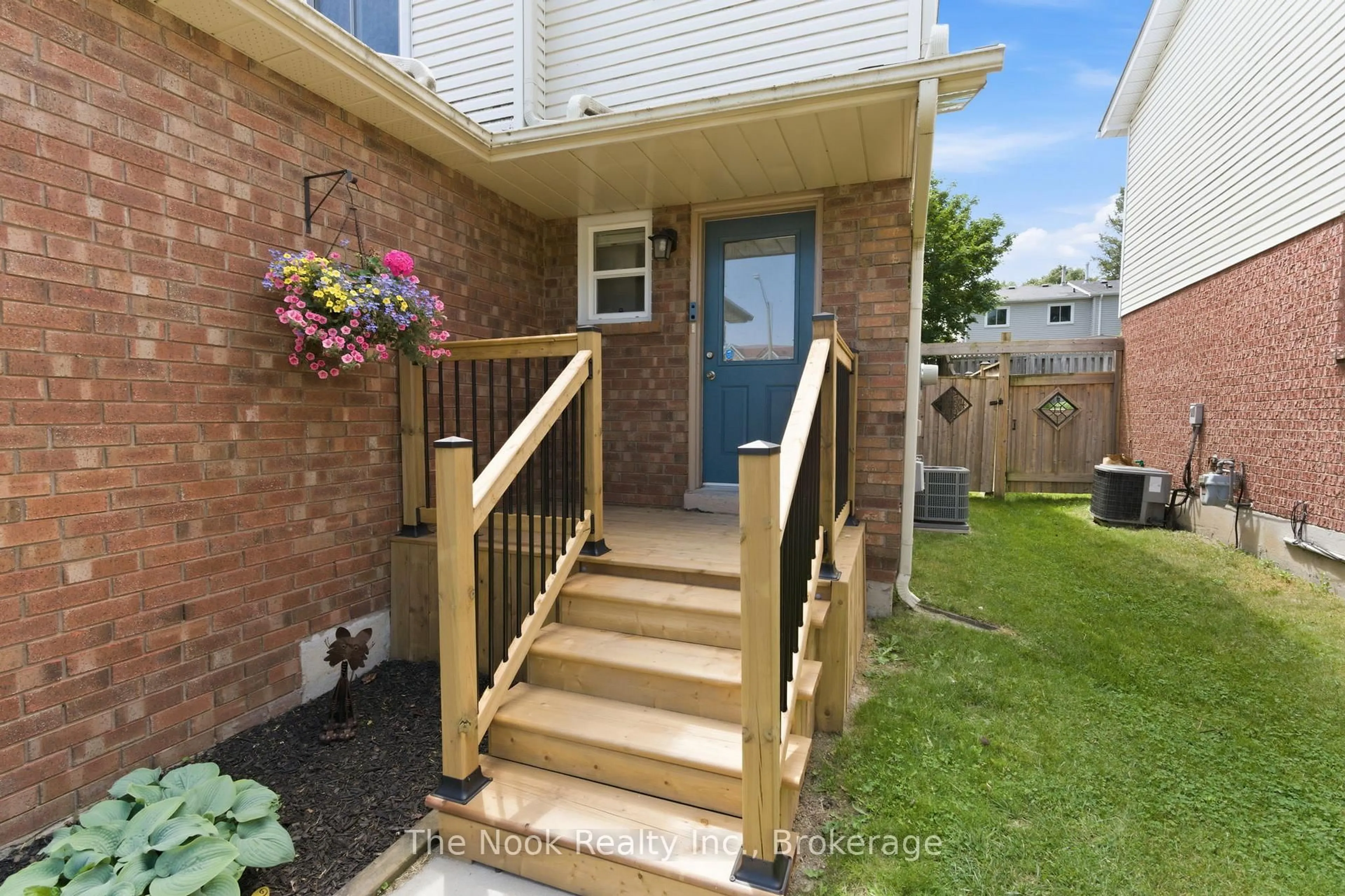 Indoor entryway for 32 Pomeroy St, Clarington Ontario L1C 4R5