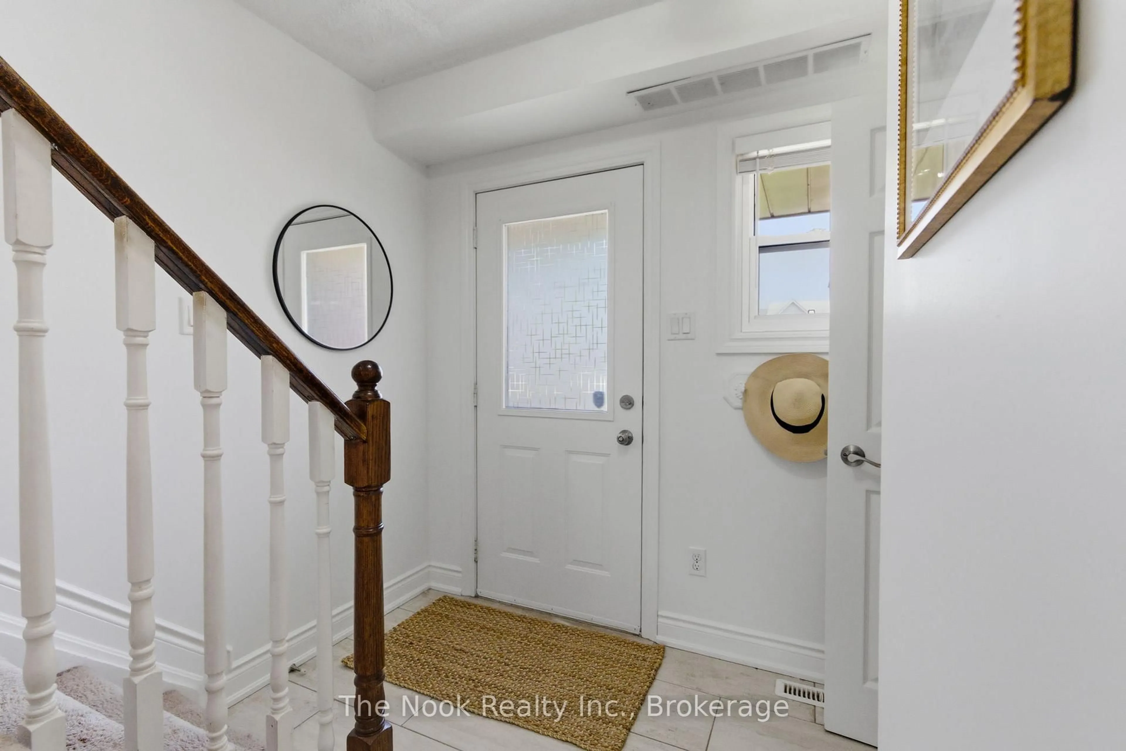 Indoor entryway for 32 Pomeroy St, Clarington Ontario L1C 4R5
