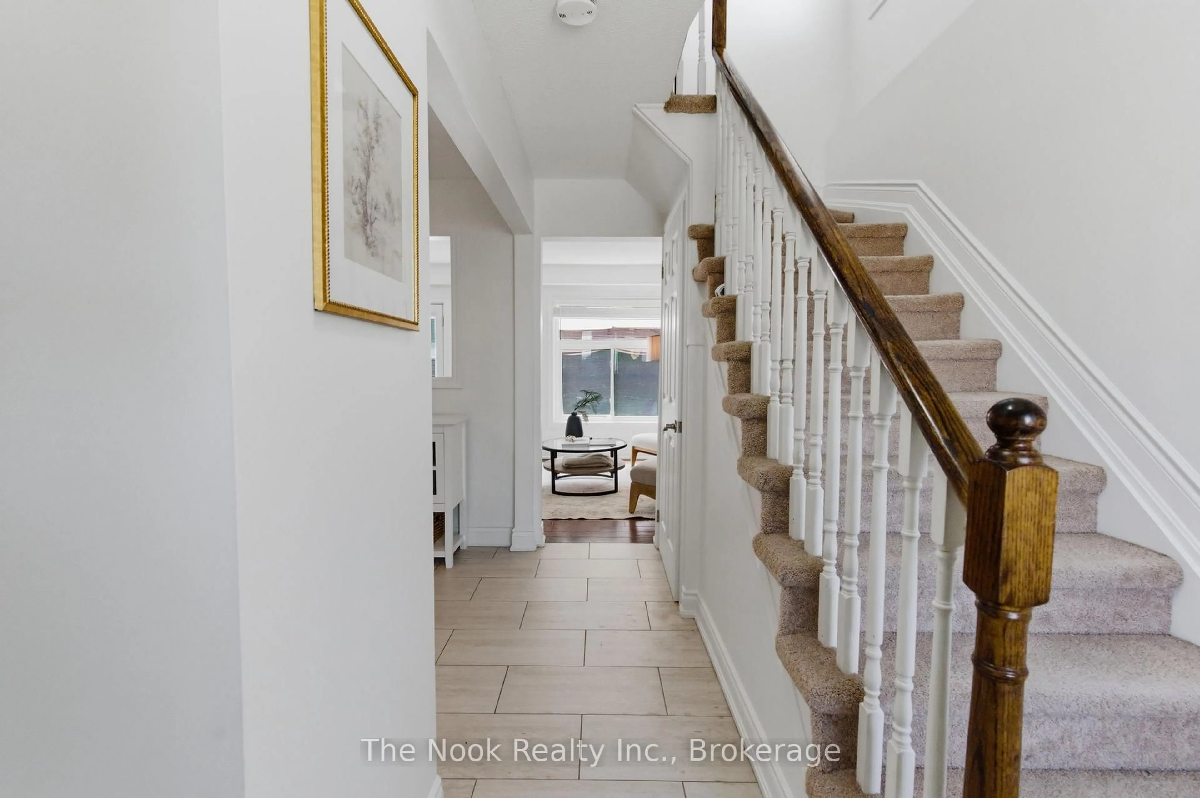 Indoor entryway for 32 Pomeroy St, Clarington Ontario L1C 4R5
