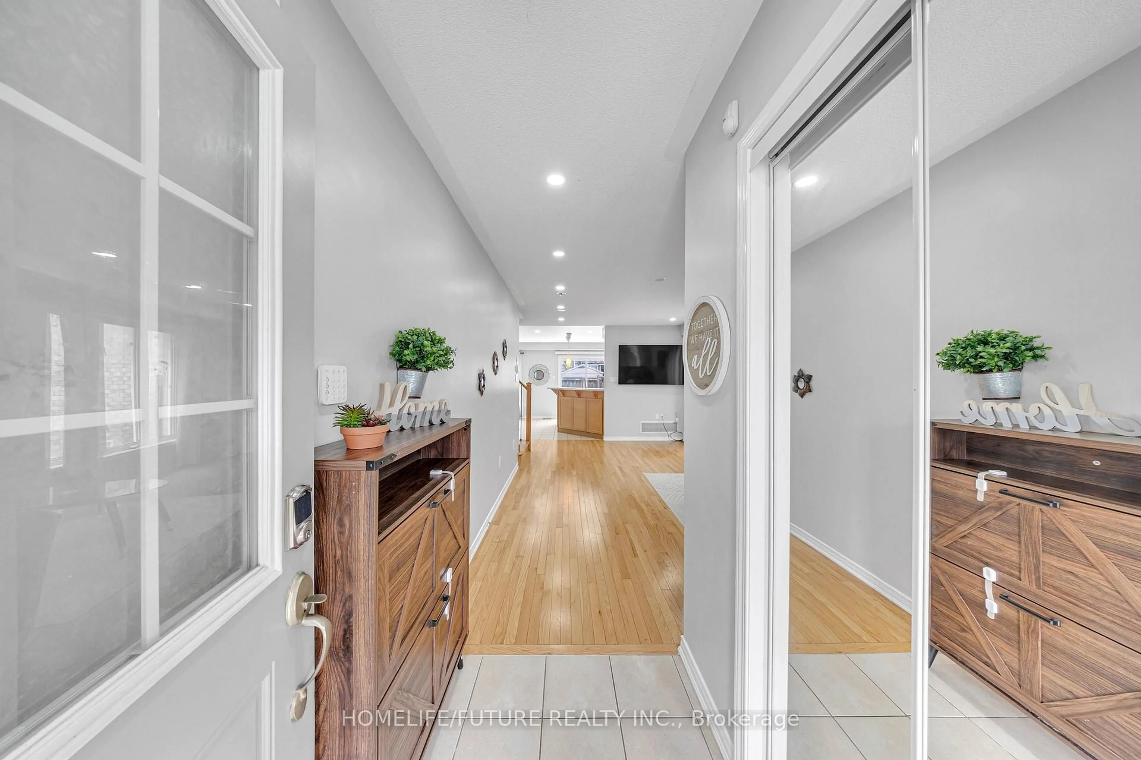 Indoor entryway for 54 Oswell Dr, Ajax Ontario L1Z 0L4