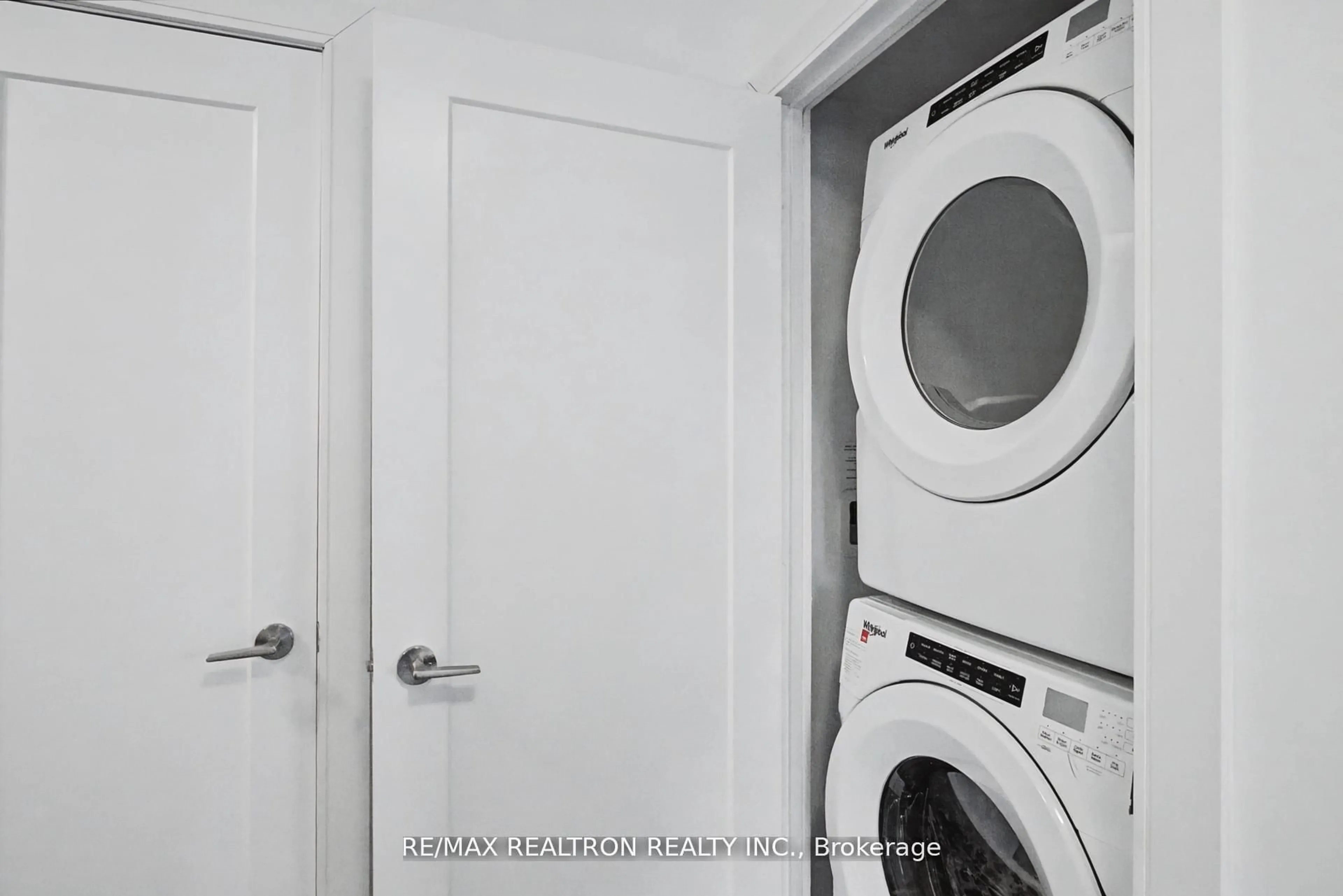 Laundry room for 225 Village Green Sq #308, Toronto Ontario M1S 0N4