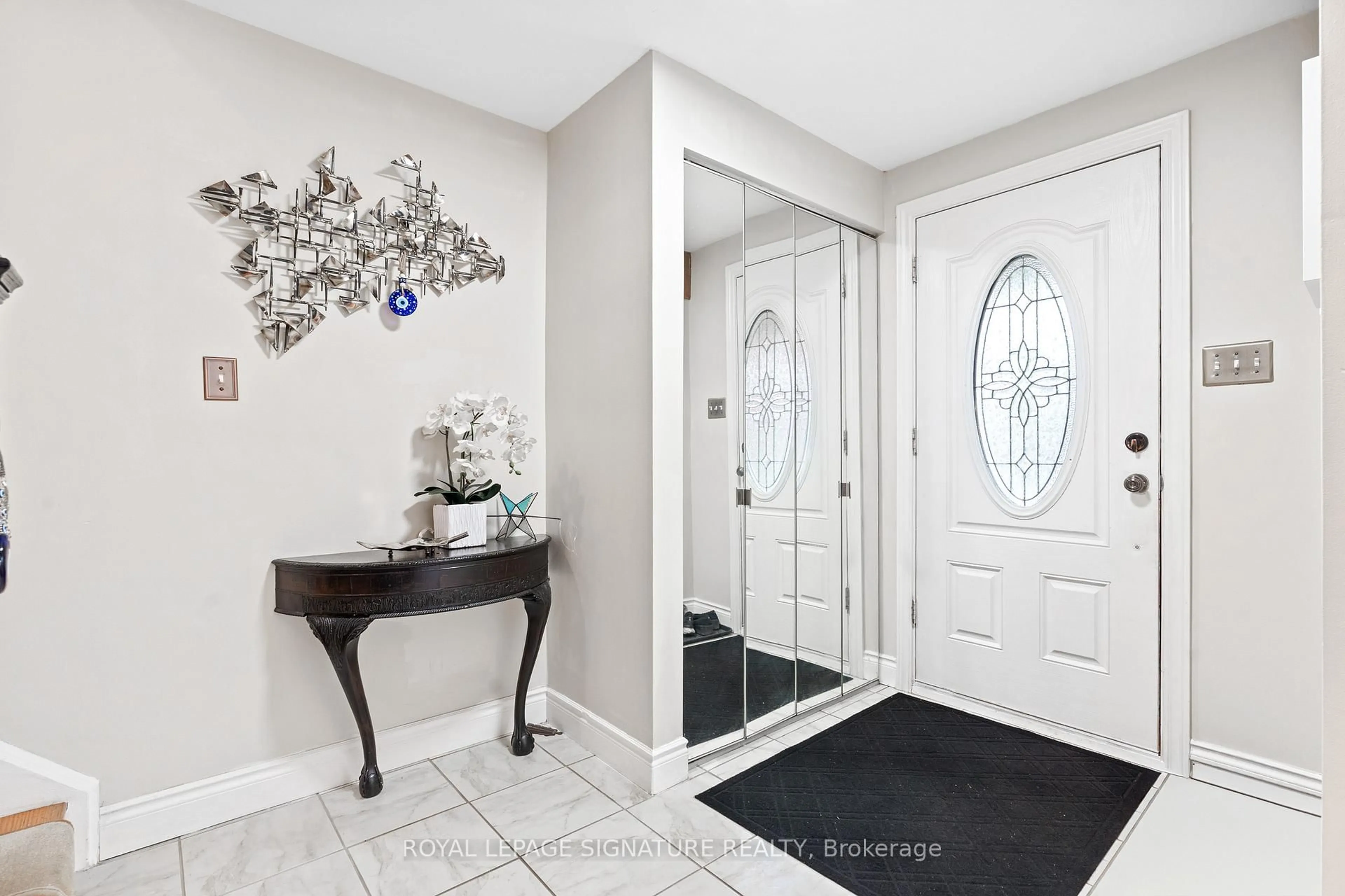 Indoor entryway for 20 Melva Cres, Toronto Ontario M1V 1A3