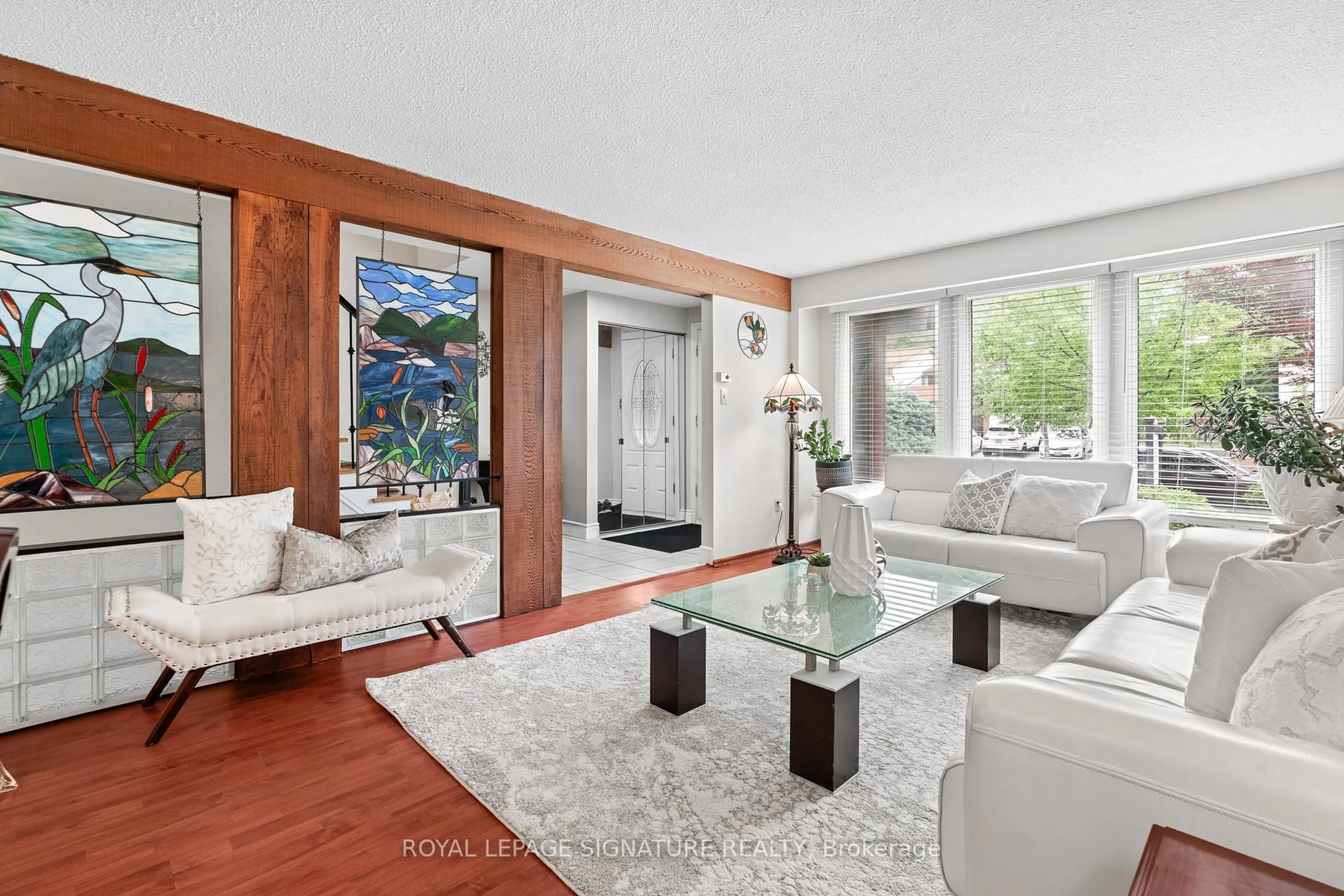 Living room with furniture, unknown for 20 Melva Cres, Toronto Ontario M1V 1A3