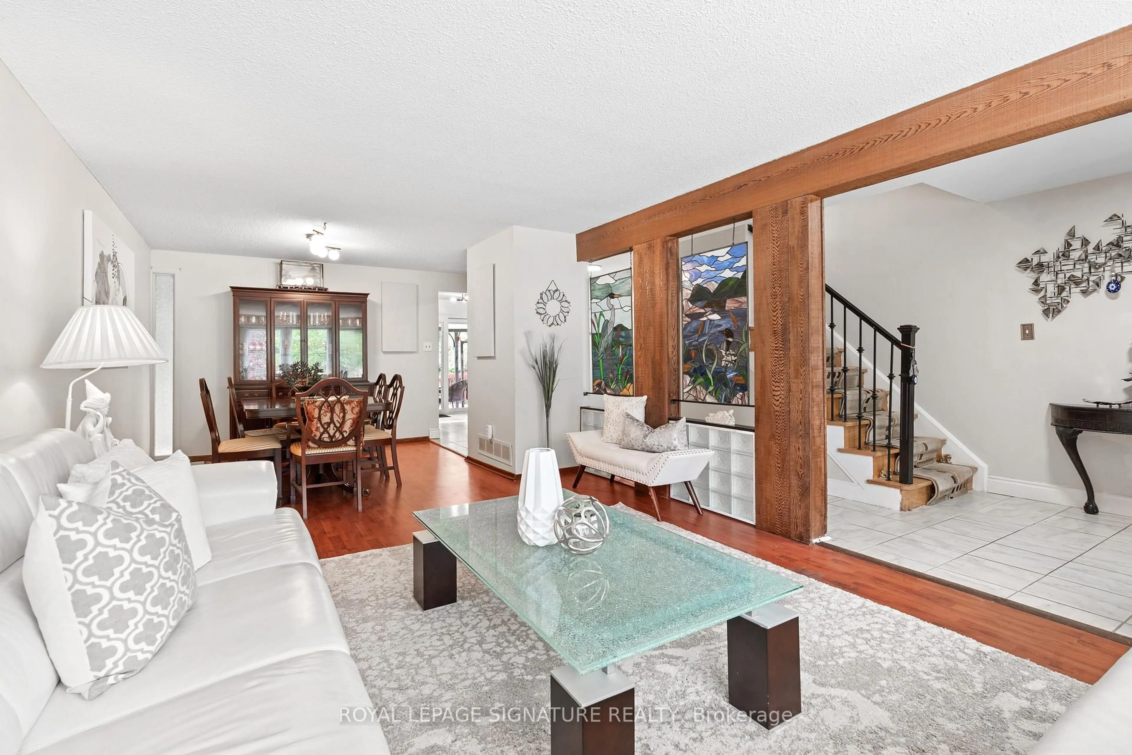 Living room with furniture, unknown for 20 Melva Cres, Toronto Ontario M1V 1A3