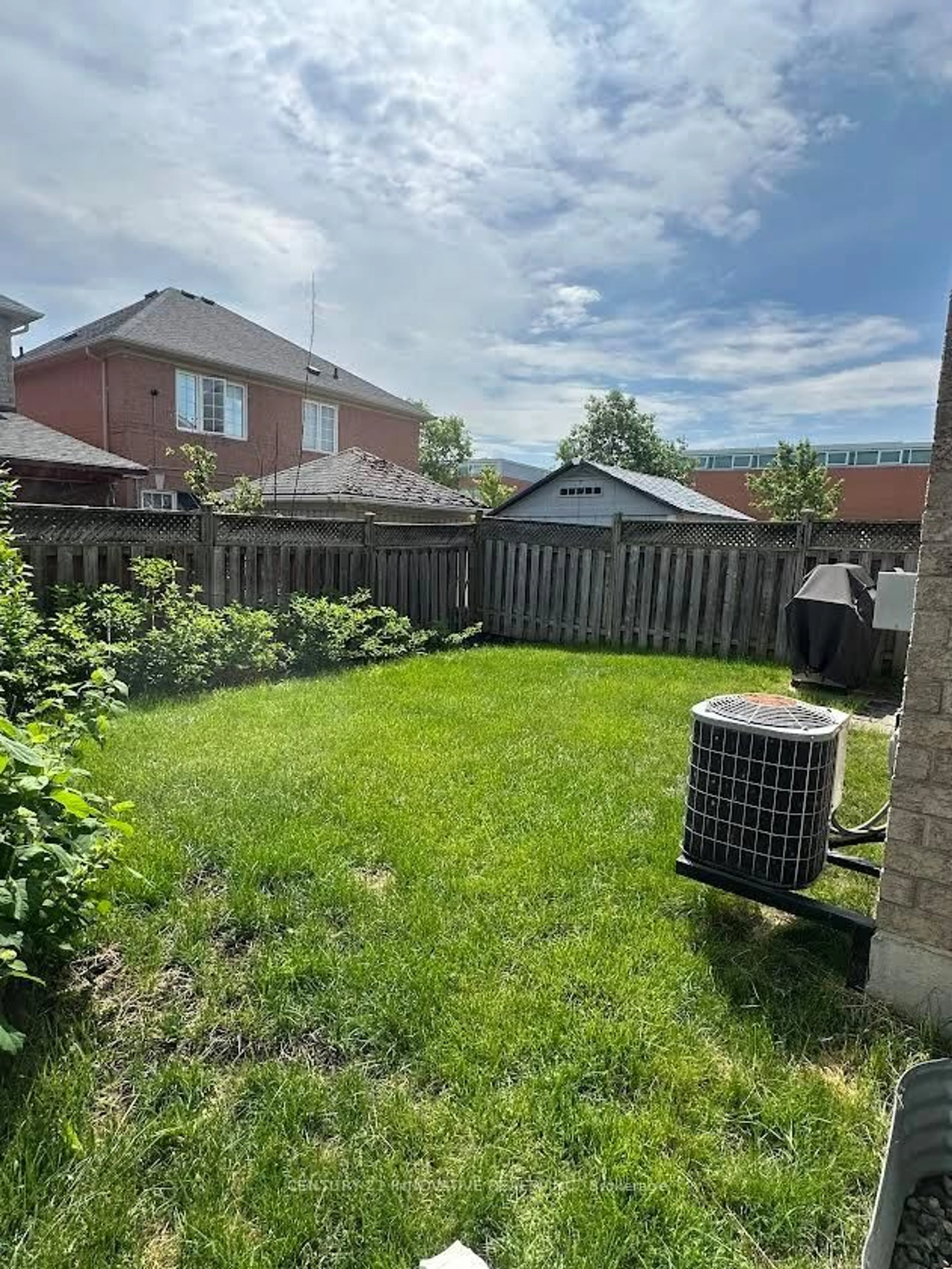 A pic from outside/outdoor area/front of a property/back of a property/a pic from drone, street for 4 Pogonia St, Toronto Ontario M1X 1Z7