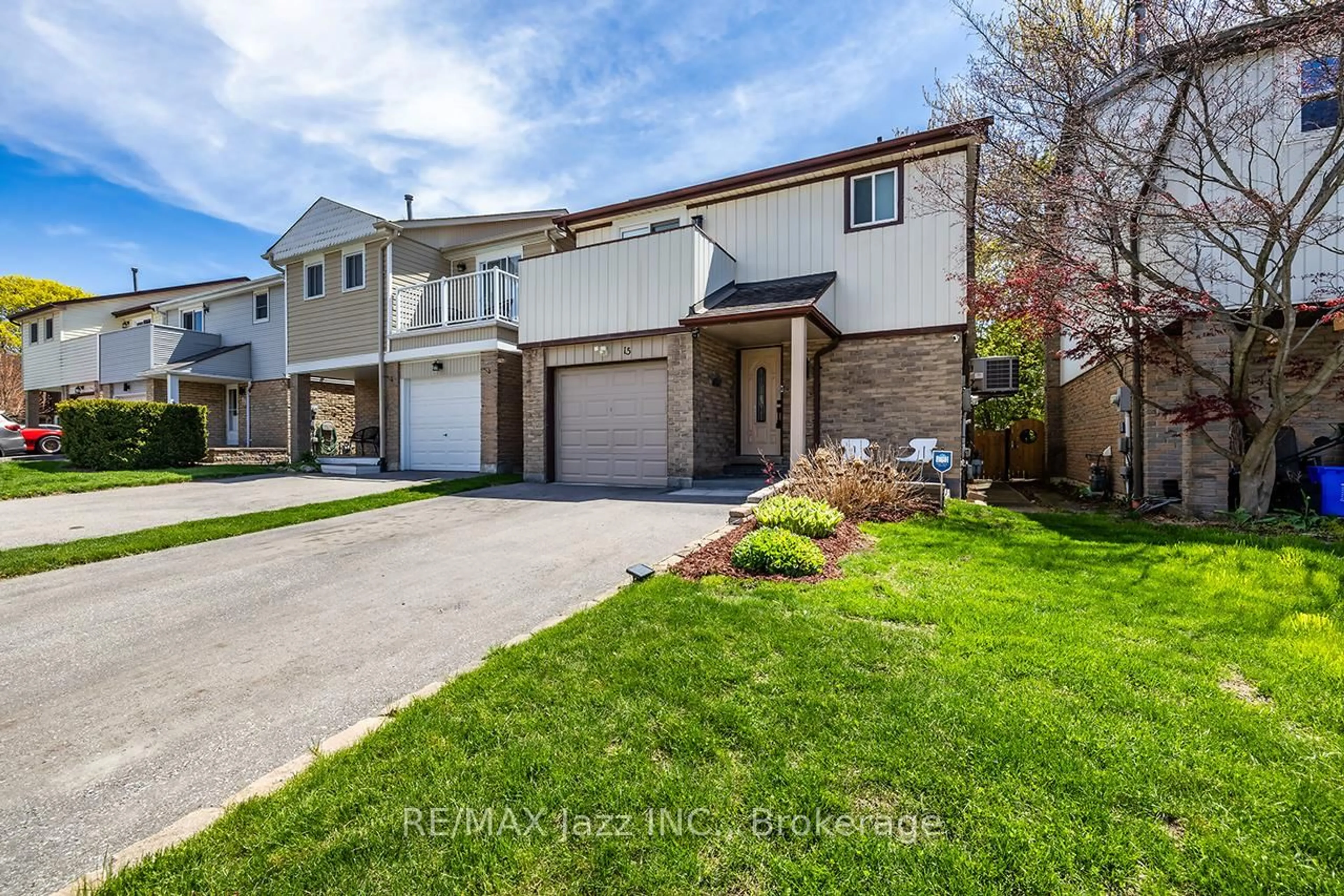 Unknown for 15 Graham Crt, Whitby Ontario L1N 6E1