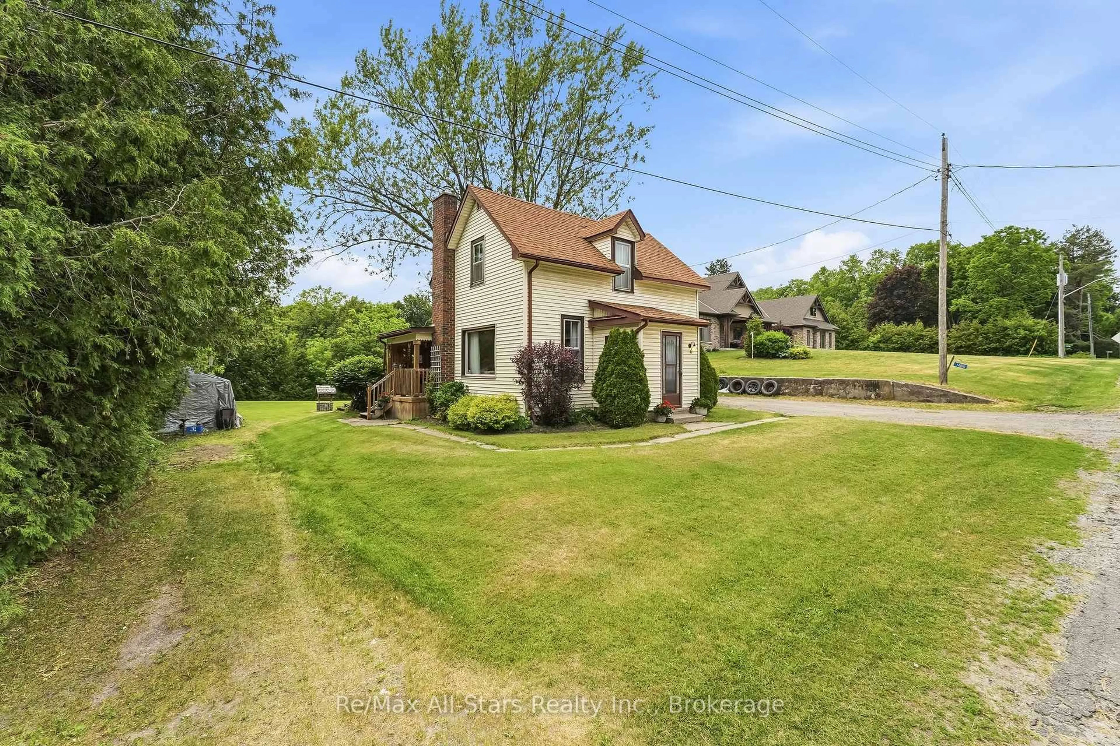 A pic from outside/outdoor area/front of a property/back of a property/a pic from drone, street for 14080 Marsh Hill Rd, Scugog Ontario L9L 1Z2