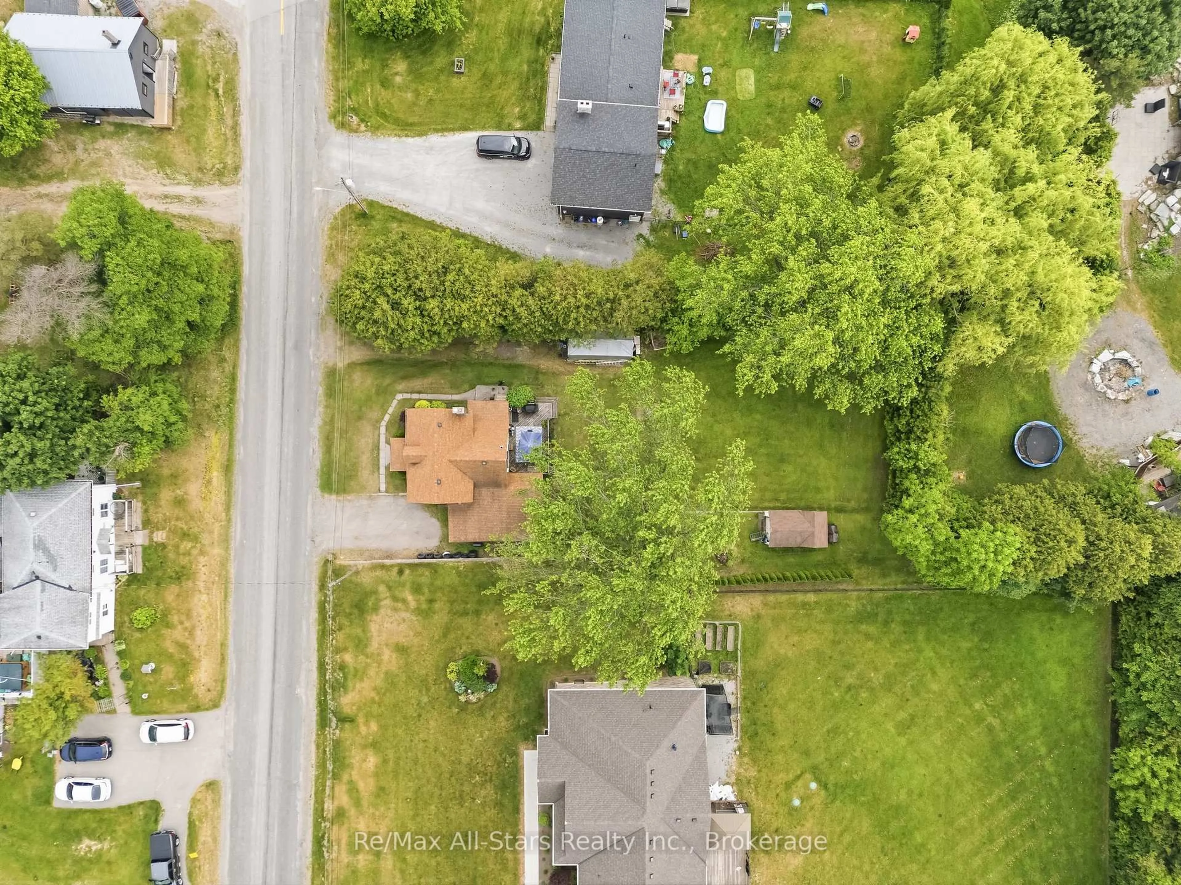 A pic from outside/outdoor area/front of a property/back of a property/a pic from drone, street for 14080 Marsh Hill Rd, Scugog Ontario L9L 1Z2
