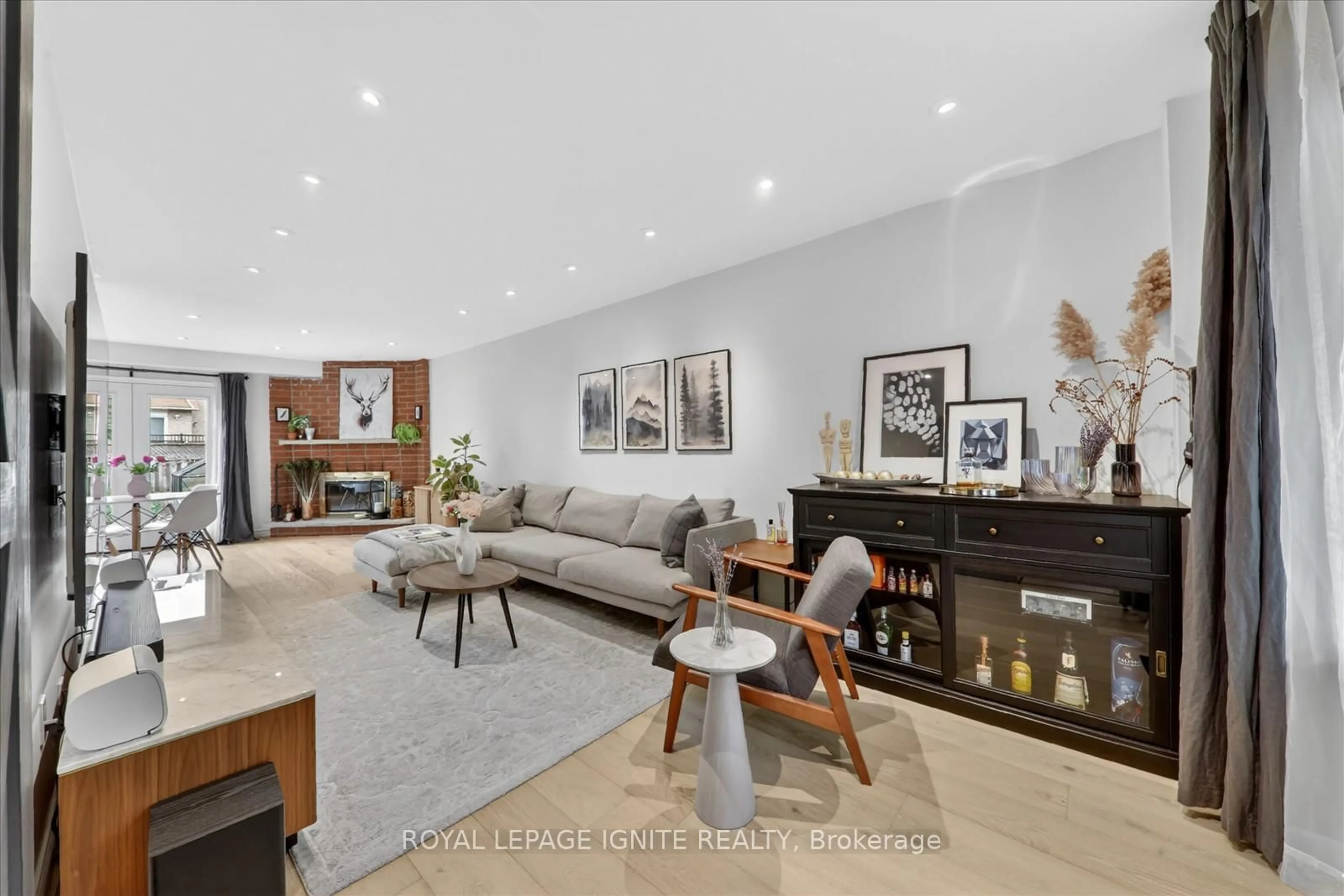 Living room with furniture, unknown for 48 Ridware Cres, Toronto Ontario M1C 3S2