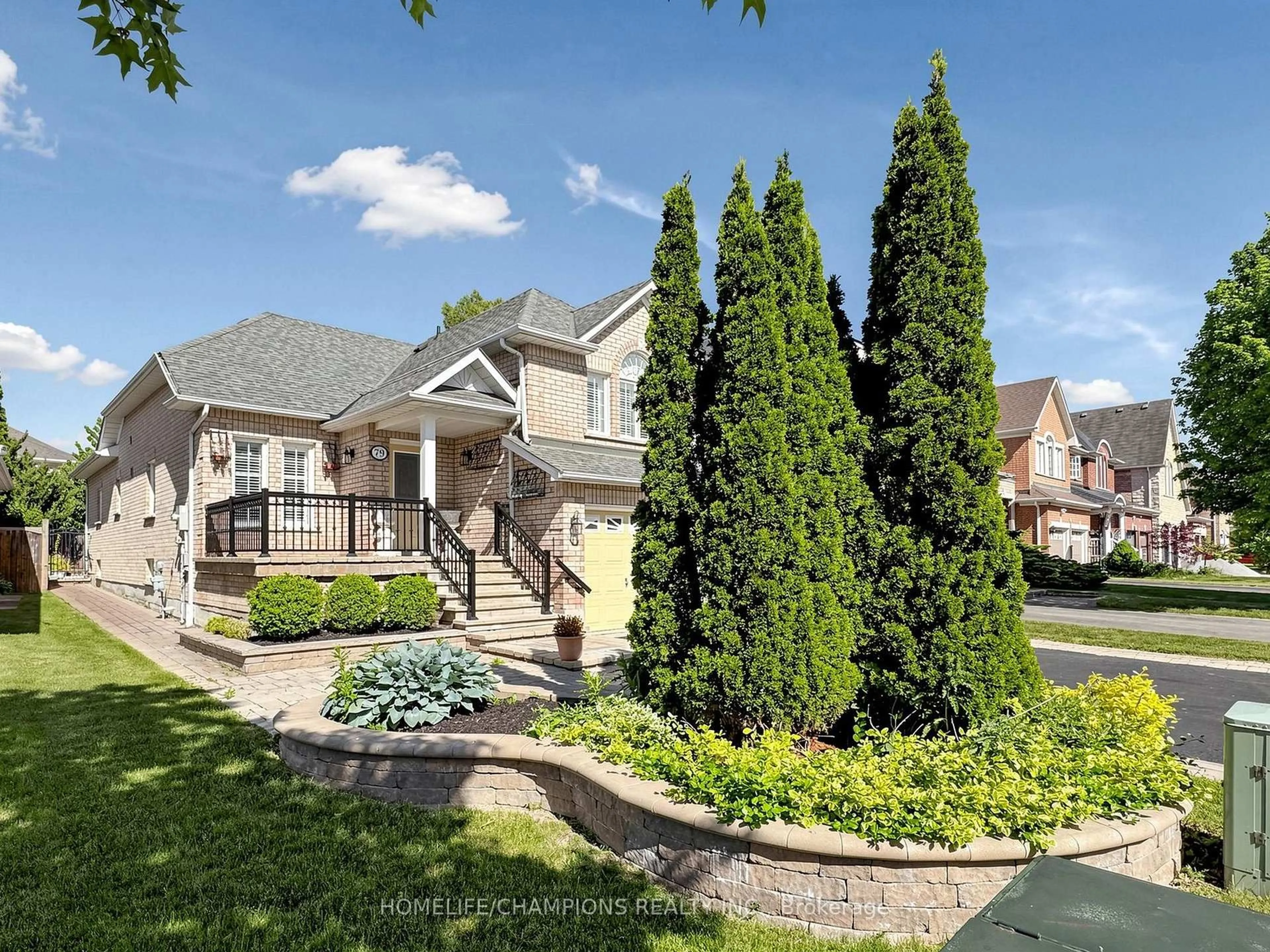 A pic from outside/outdoor area/front of a property/back of a property/a pic from drone, street for 79 Abbyview Dr, Whitby Ontario L1P 1W5