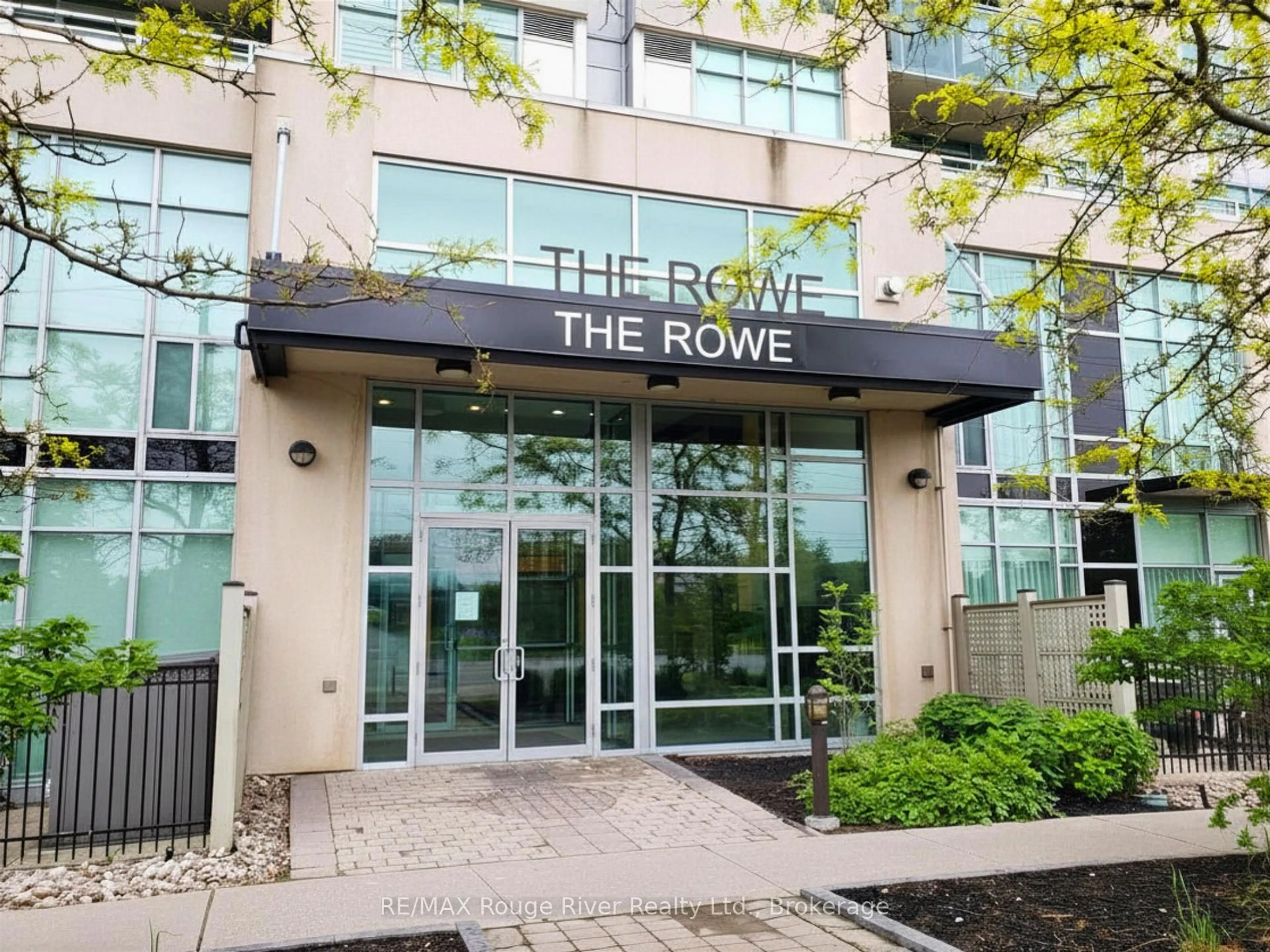 Indoor foyer for 1600 Charles St #1009, Whitby Ontario L1N 1B9