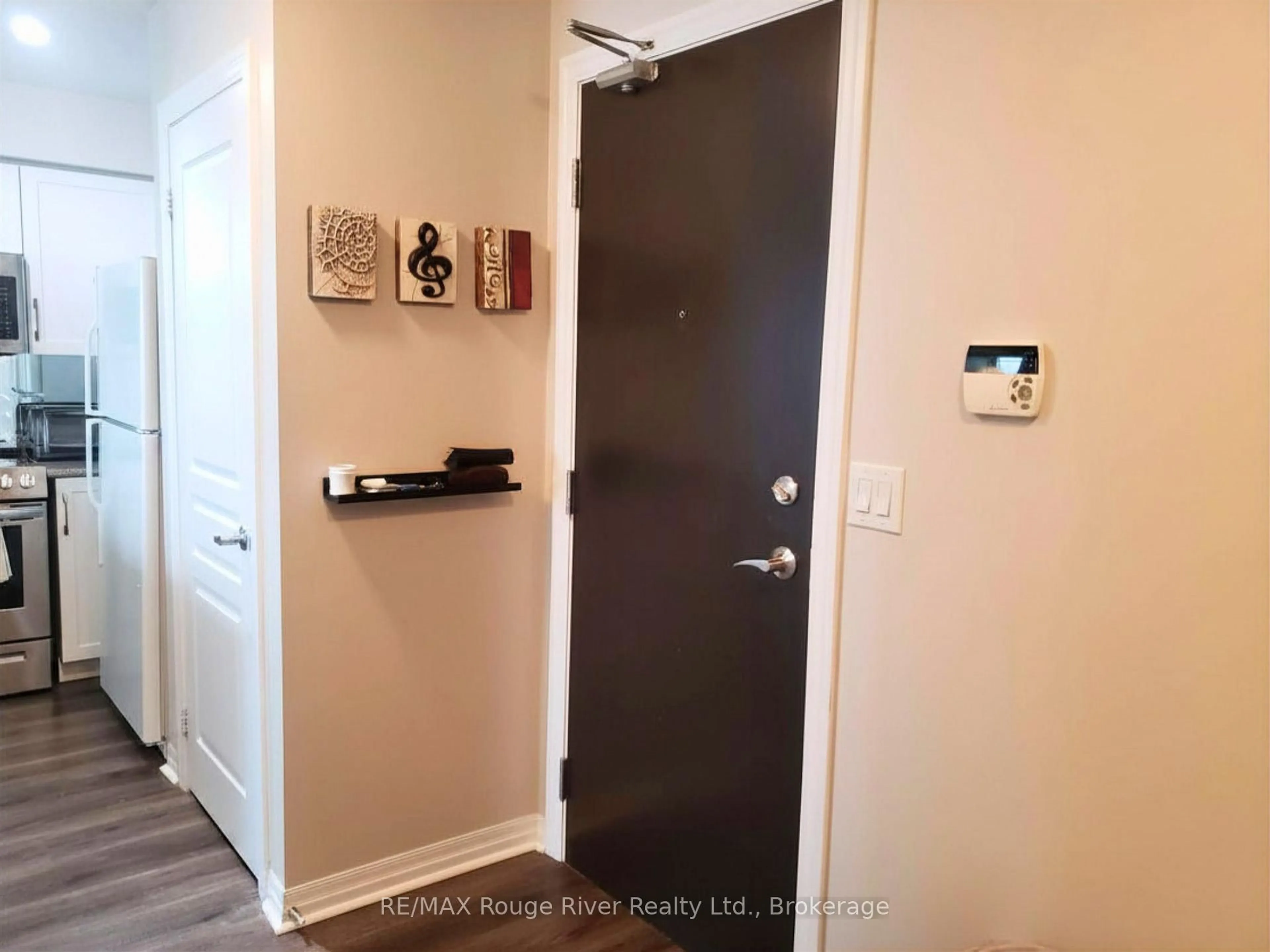 Indoor entryway for 1600 Charles St #1009, Whitby Ontario L1N 1B9
