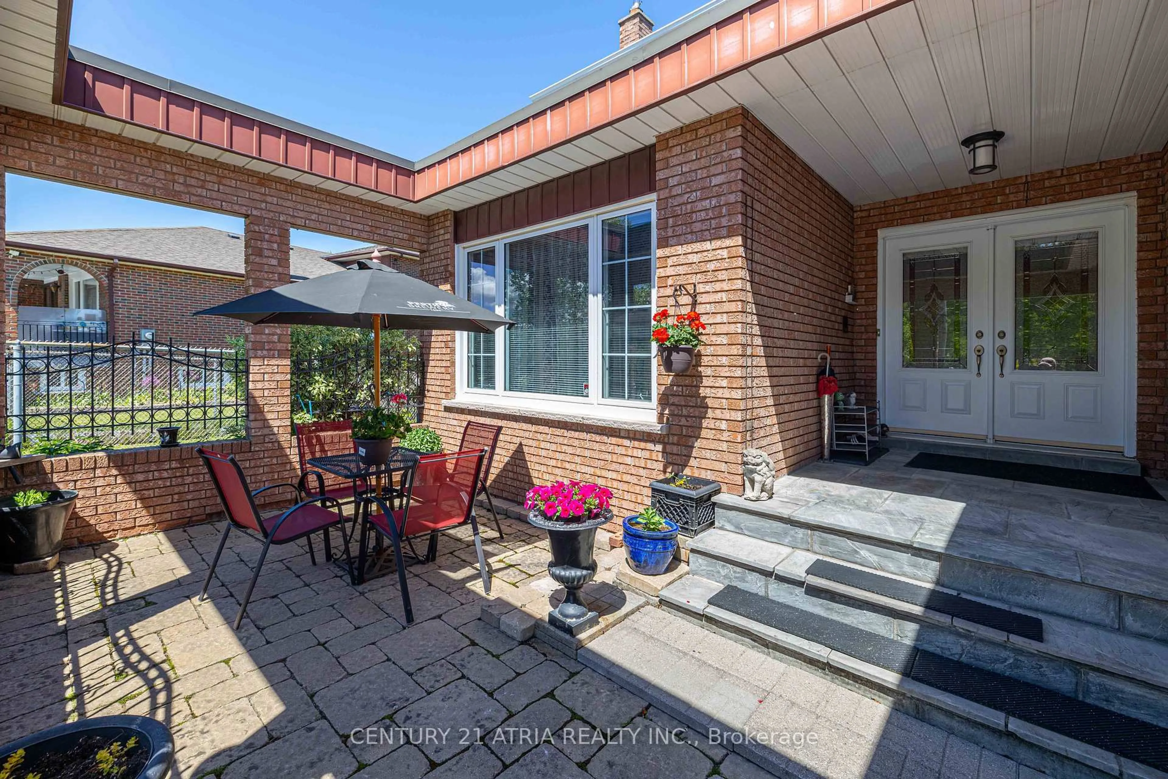 Patio, street for 33 Morbank Dr, Toronto Ontario M1V 2M1