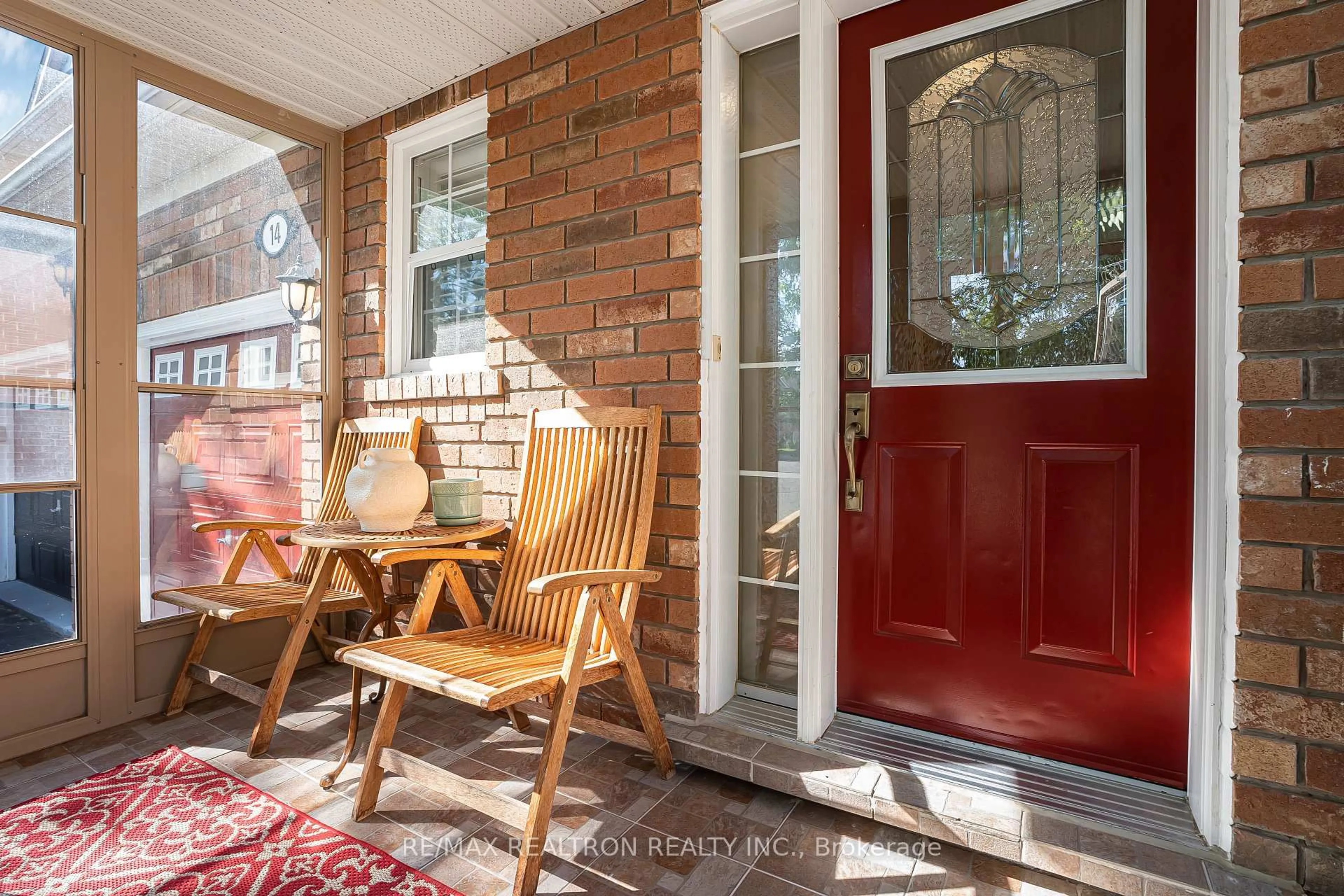 Indoor entryway for 14 Pinoak St, Toronto Ontario M1X 1W6