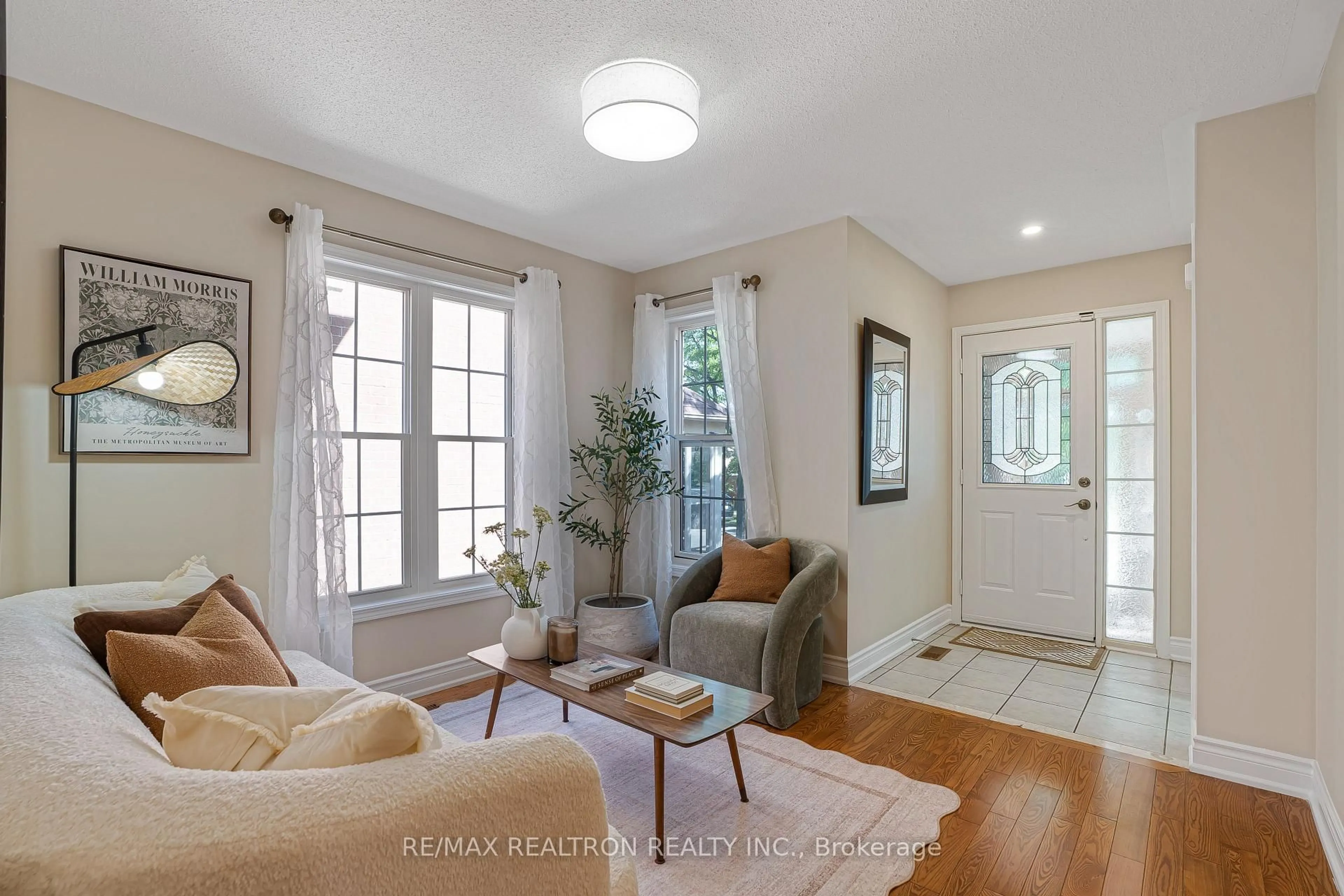 Indoor entryway for 14 Pinoak St, Toronto Ontario M1X 1W6