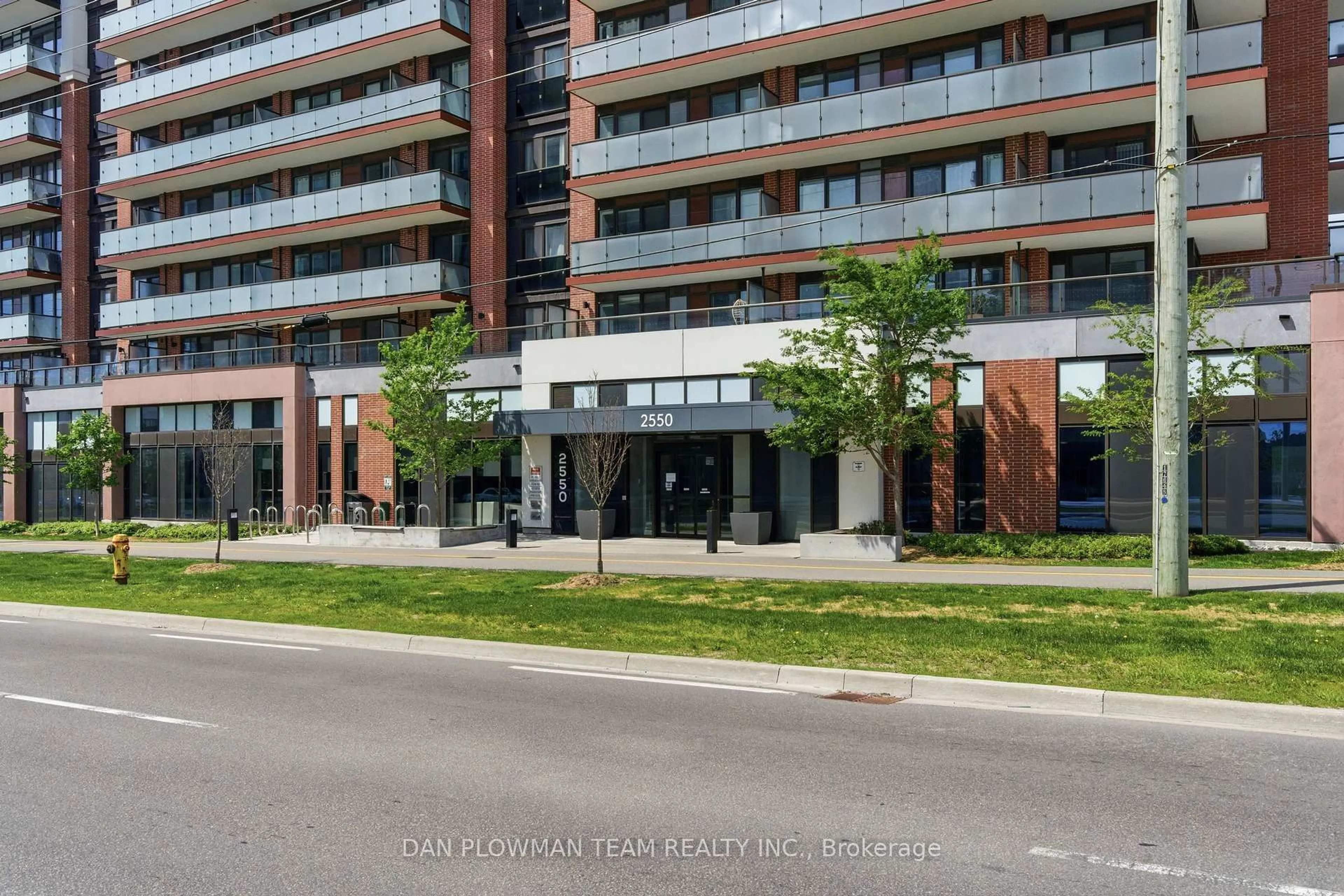 Indoor foyer for 2550 Simcoe St #515, Oshawa Ontario L1L 0R5