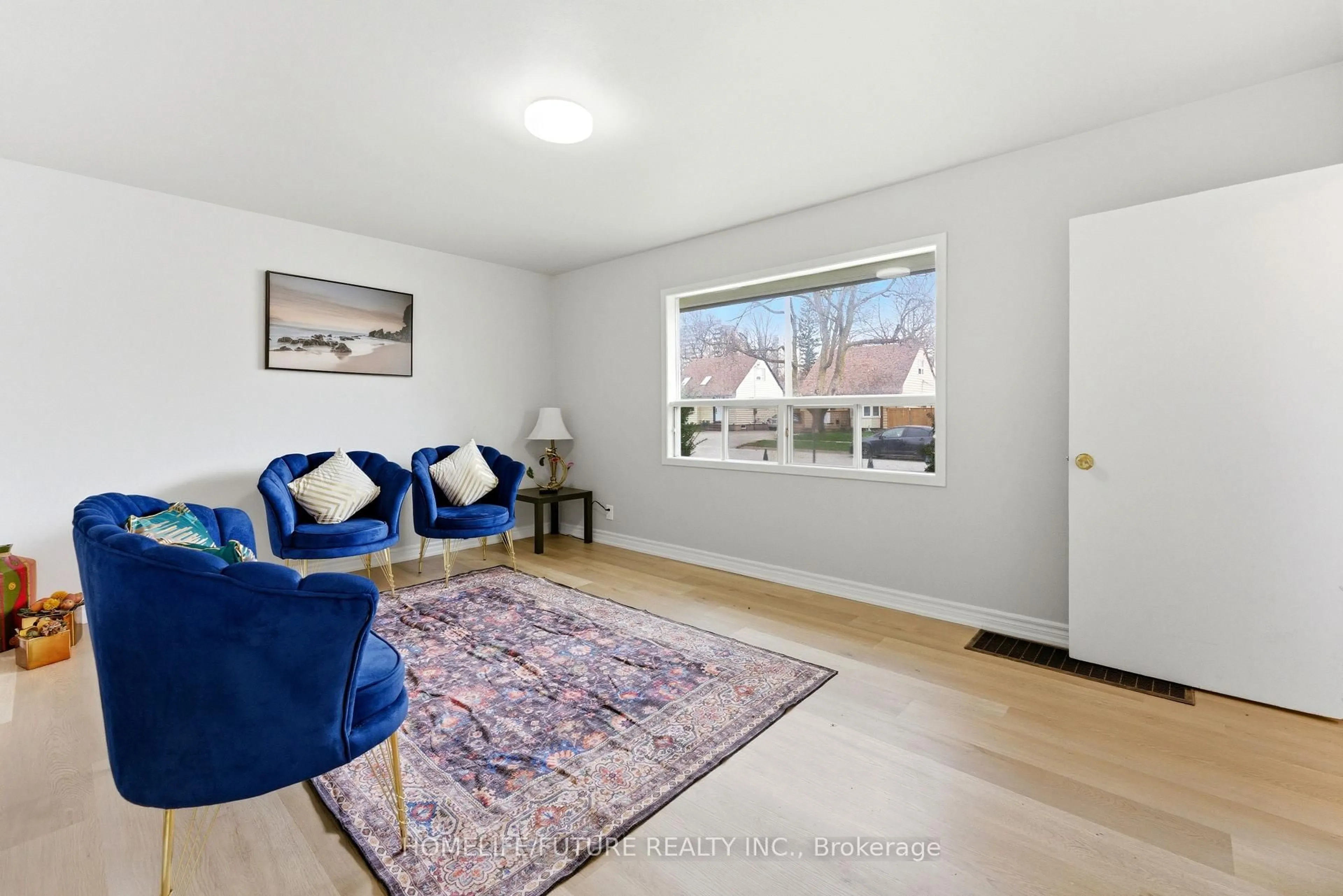 Living room with furniture, unknown for 102 Kings Cres, Ajax Ontario L1S 2M7