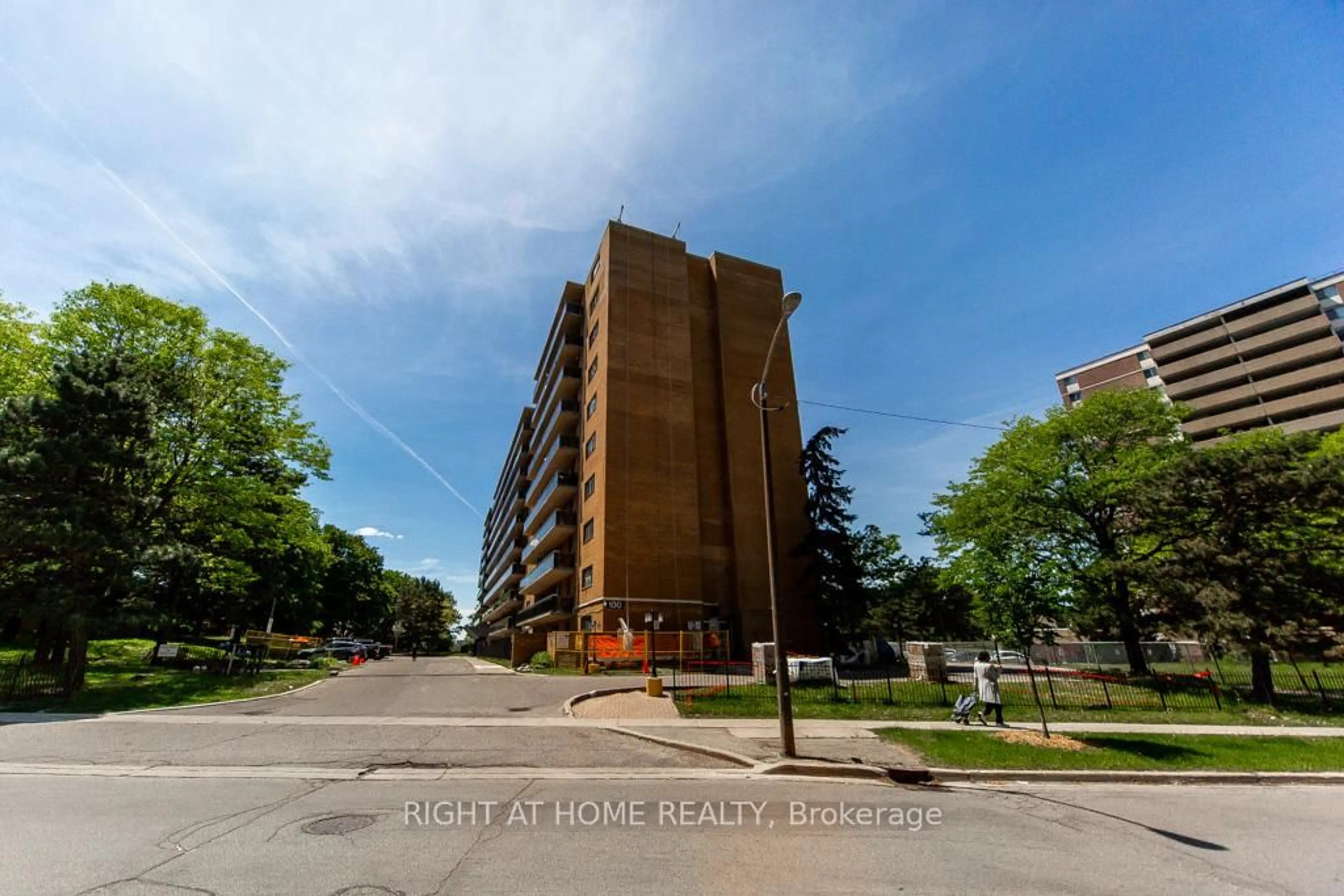 Blurry image for 100 Dundalk Dr #315, Toronto Ontario M1P 4V2