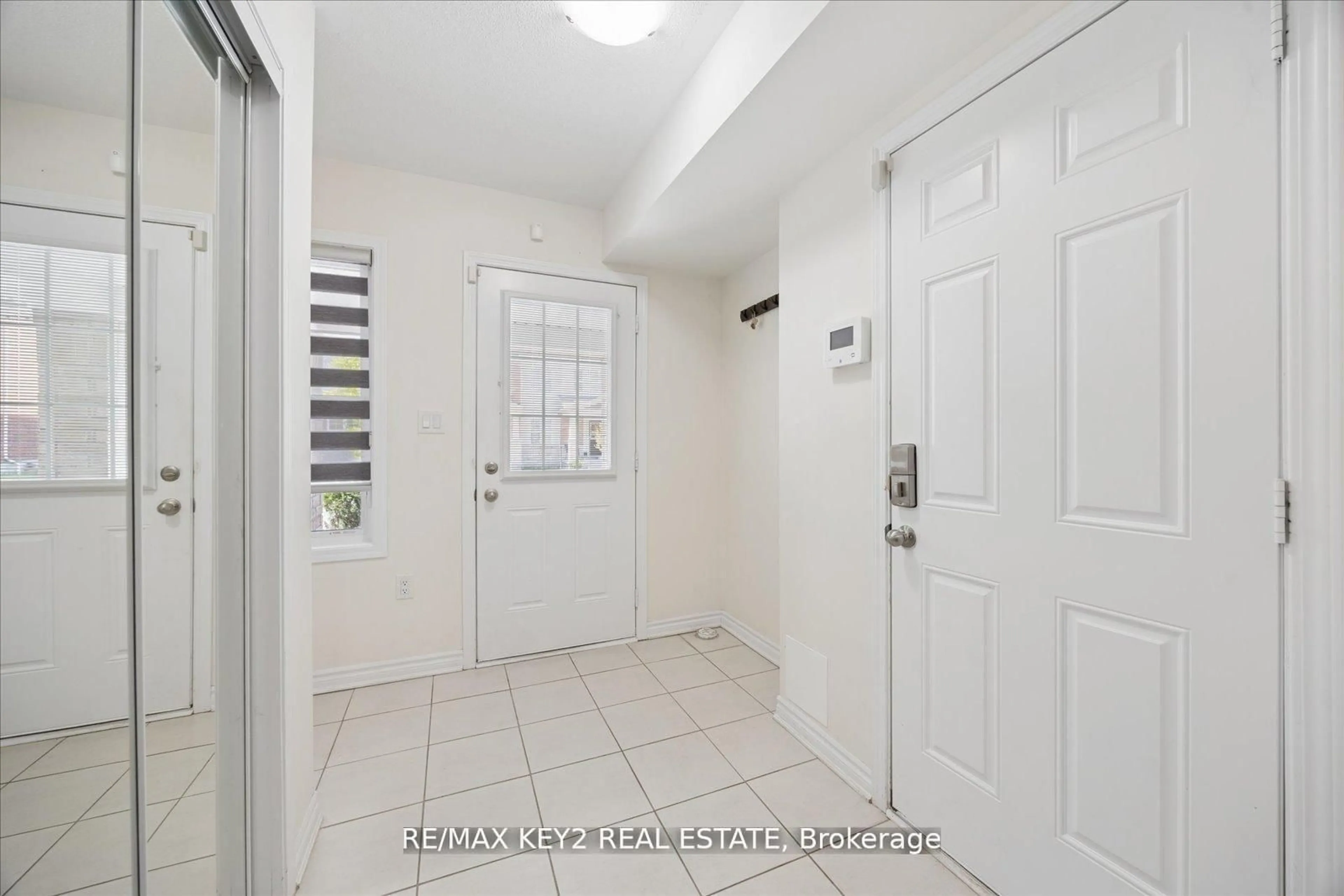 Indoor entryway for 2417 Fall Harvest Cres, Pickering Ontario L1X 0G1