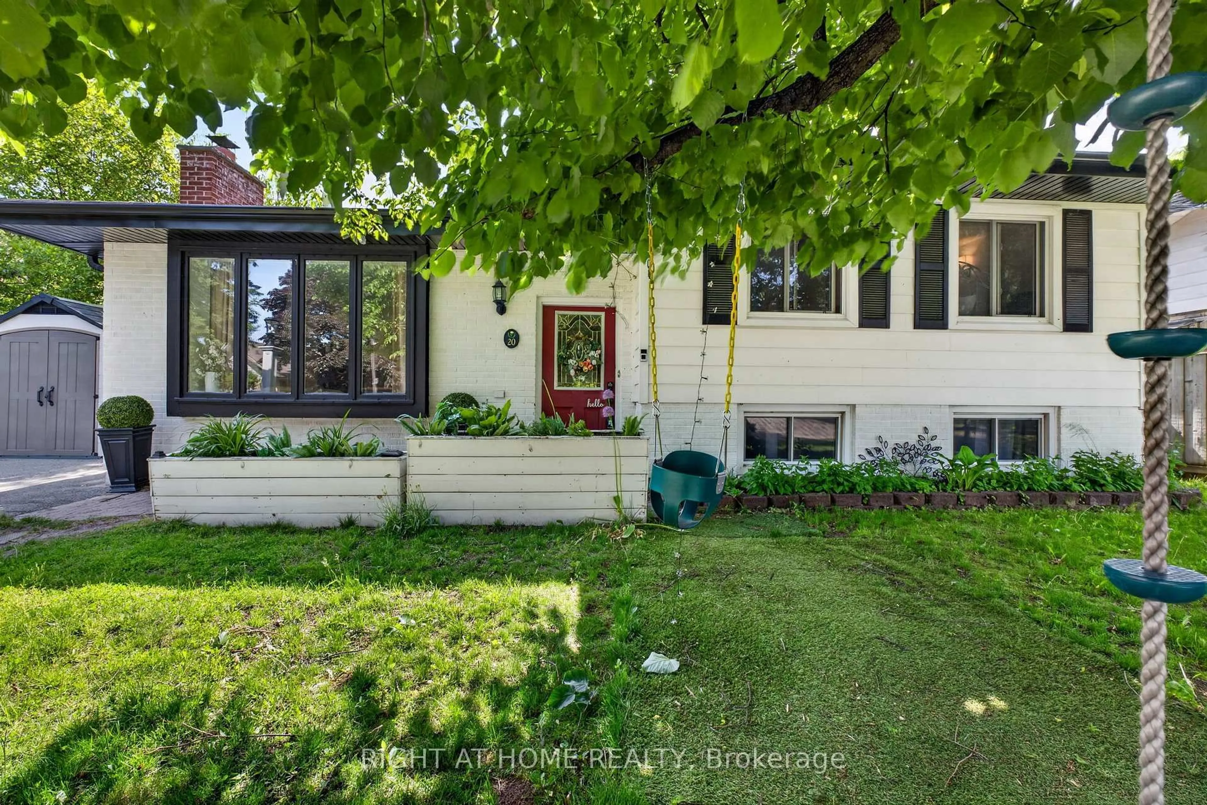 A pic from outside/outdoor area/front of a property/back of a property/a pic from drone, street for 20 Cardiff Crt, Whitby Ontario L1N 5N9