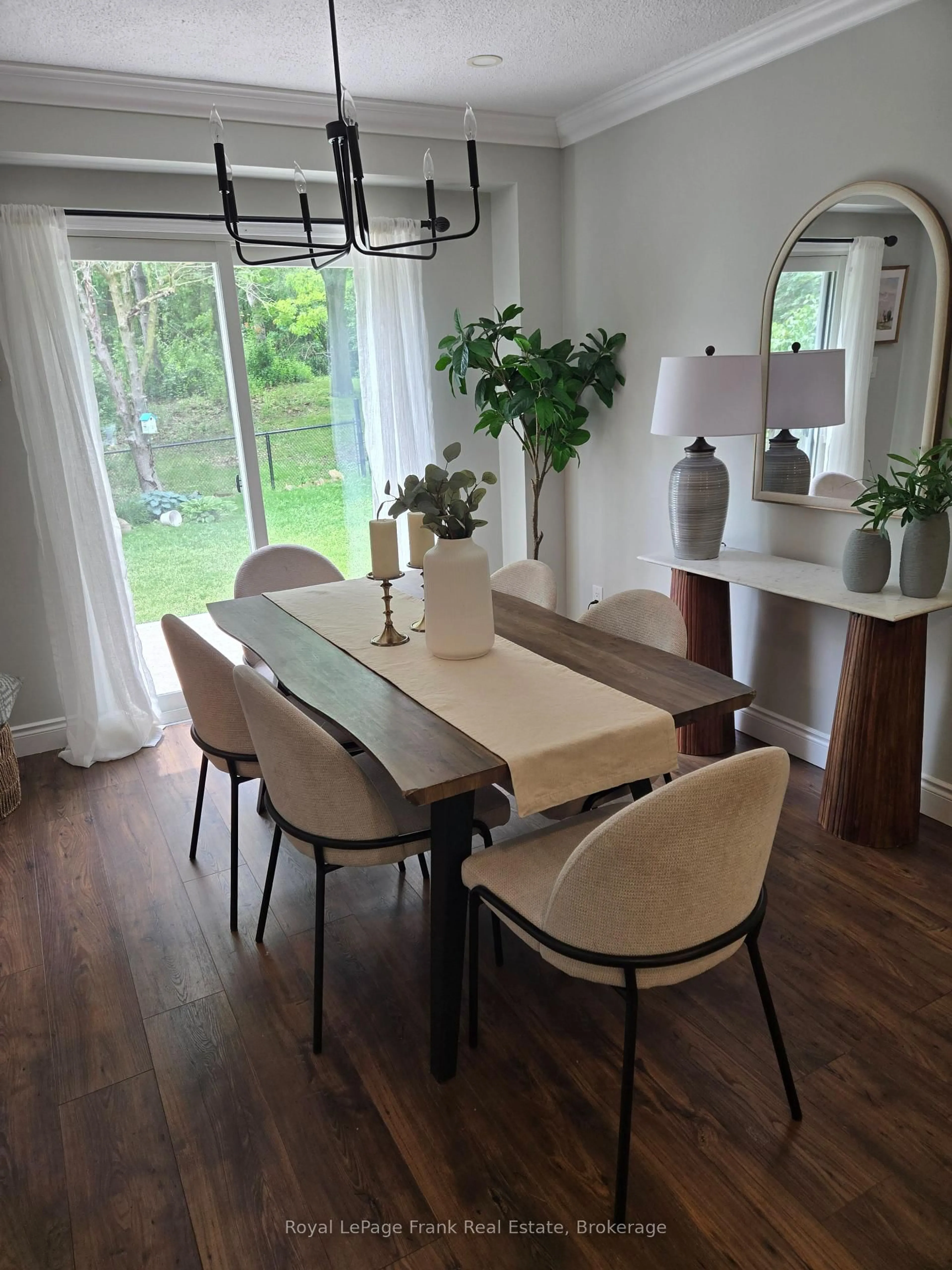 Dining room, wood/laminate floor for 731 Honey Tree Crt, Whitby Ontario L1N 7W5