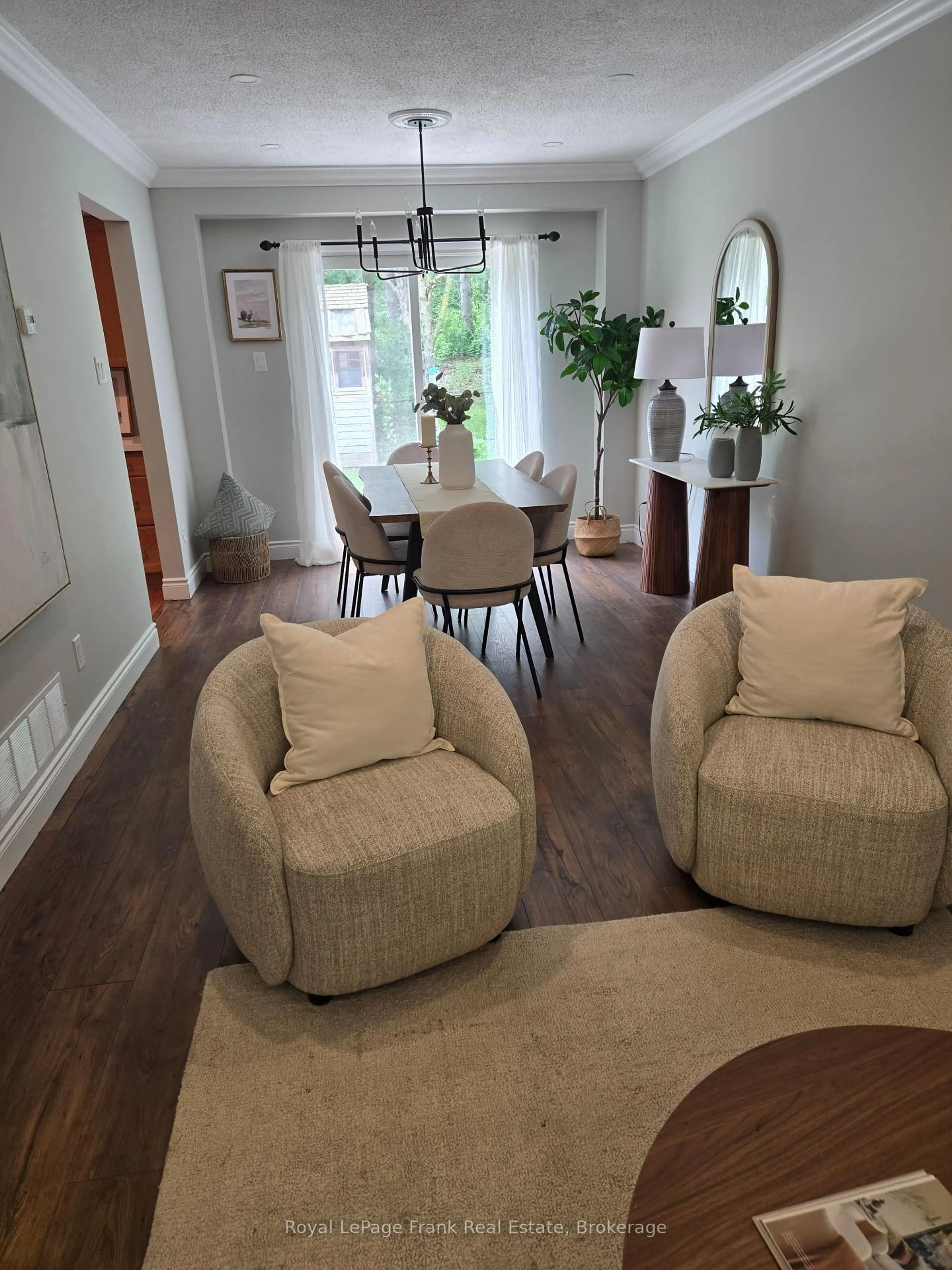 Living room with furniture, unknown for 731 Honey Tree Crt, Whitby Ontario L1N 7W5