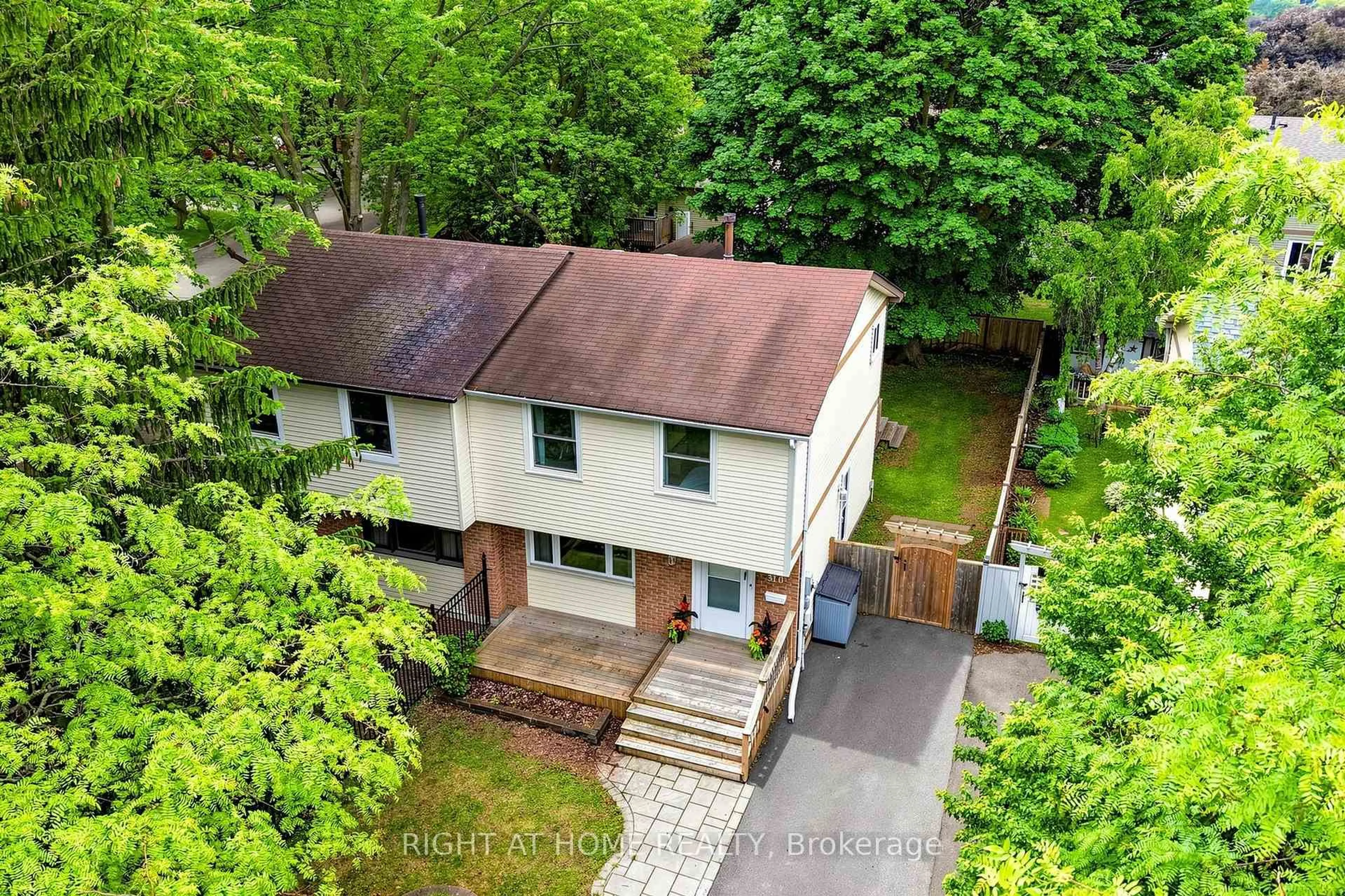 A pic from outside/outdoor area/front of a property/back of a property/a pic from drone, street for 310 Shamrock Crt, Oshawa Ontario L1J 6X9