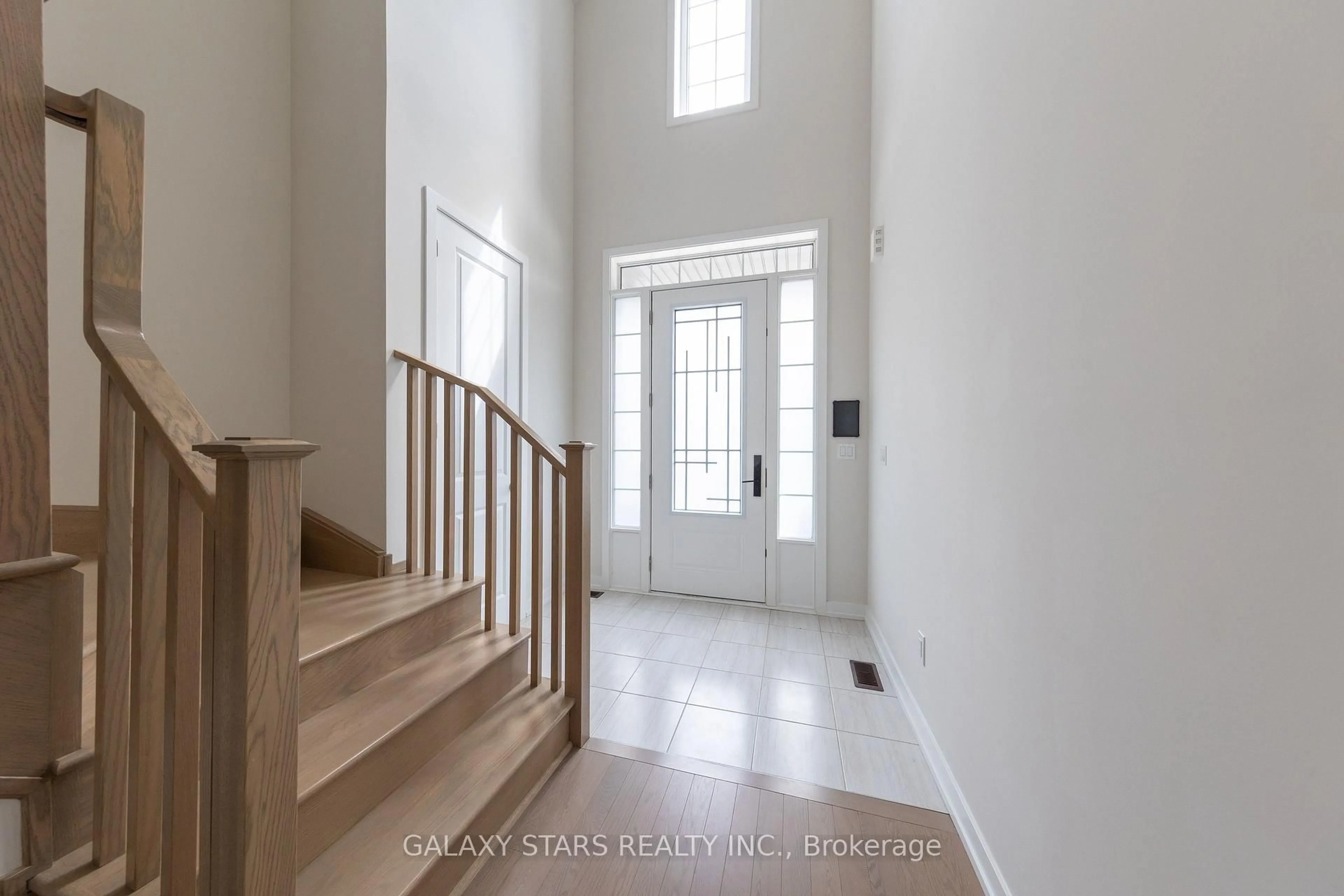 Indoor entryway for 400 Finch Ave #31, Pickering Ontario L1V 0G7