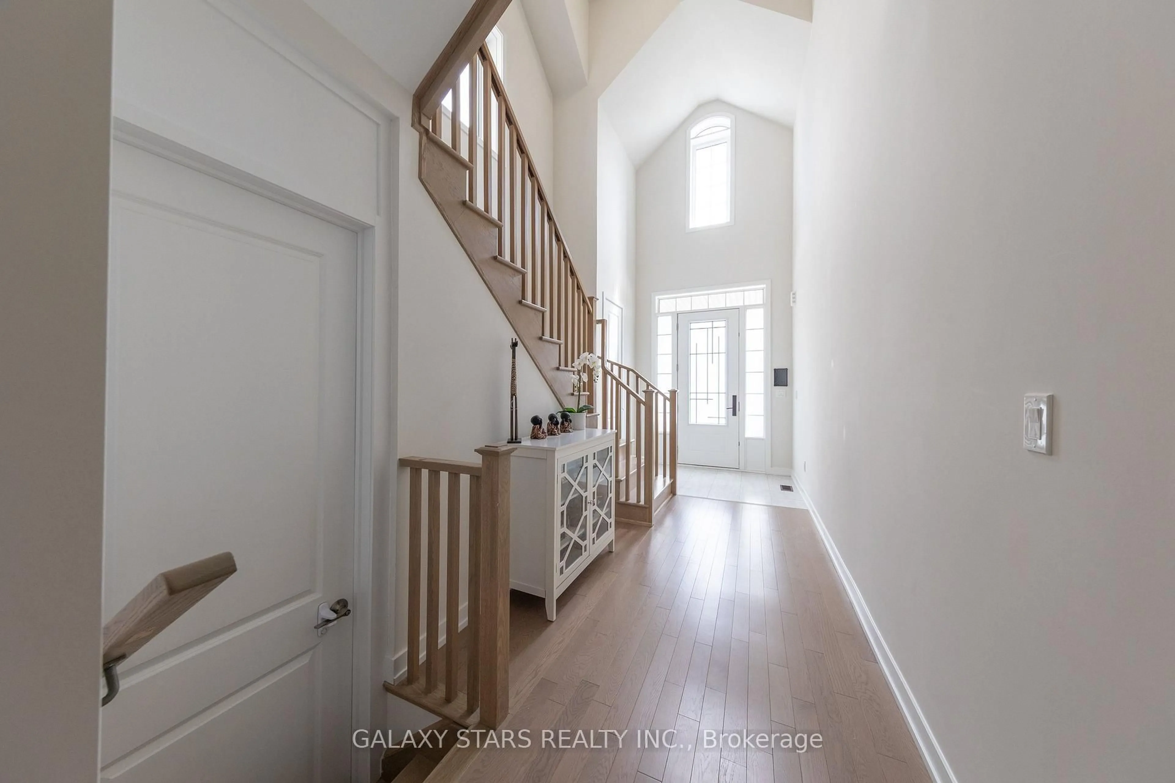 Indoor entryway for 400 Finch Ave #31, Pickering Ontario L1V 0G7