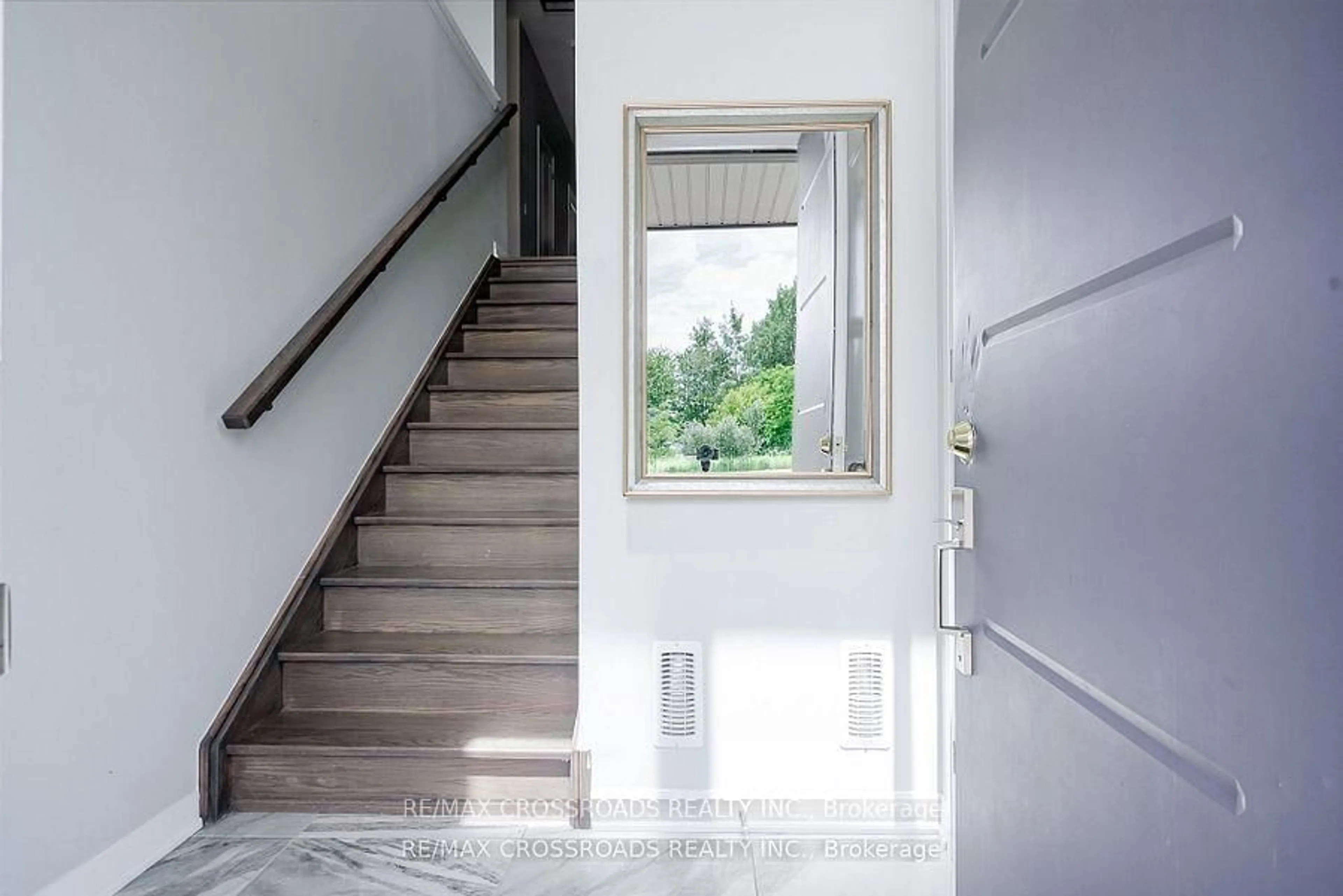 Indoor foyer for 239 Port Darlington Rd, Clarington Ontario L1C 4A9